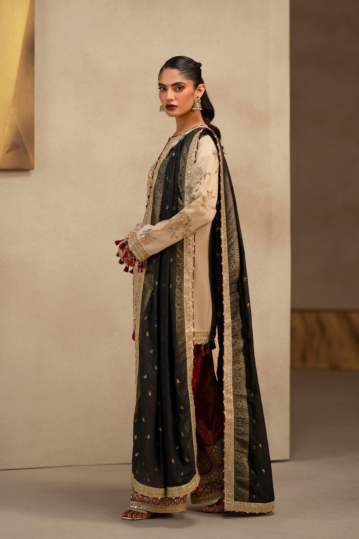 EMBROIDERED SUIT (E1206/104/006)