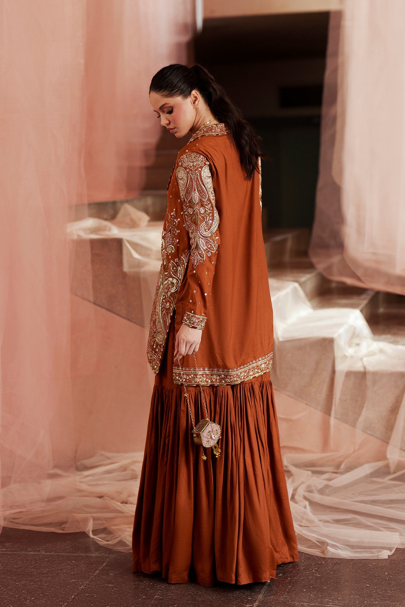 EMBROIDERED SUIT (E1214/104/205)