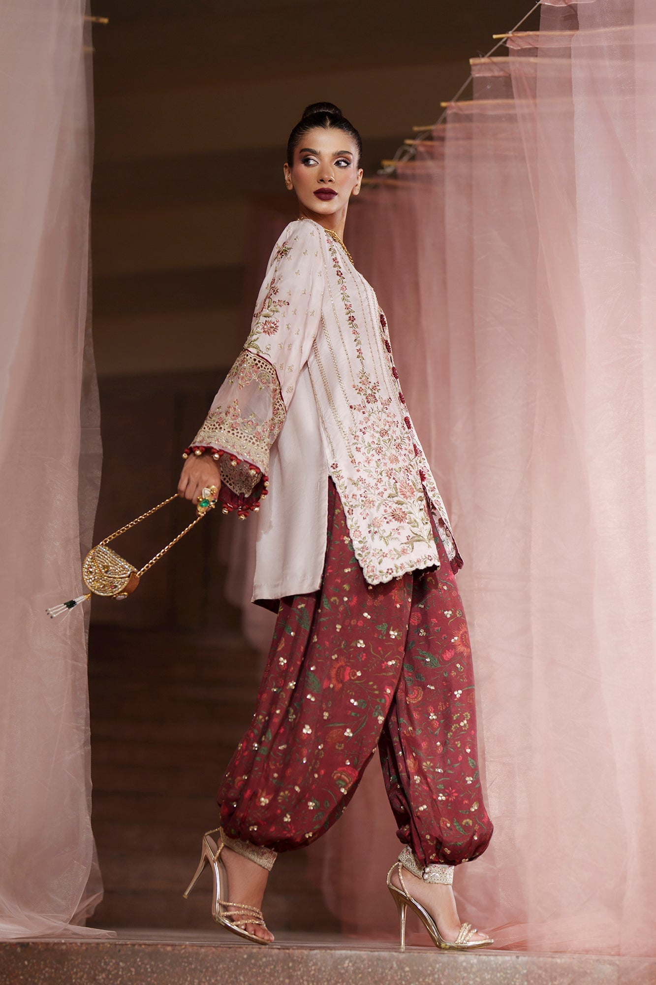 EMBROIDERED SUIT (E1216/104/329)