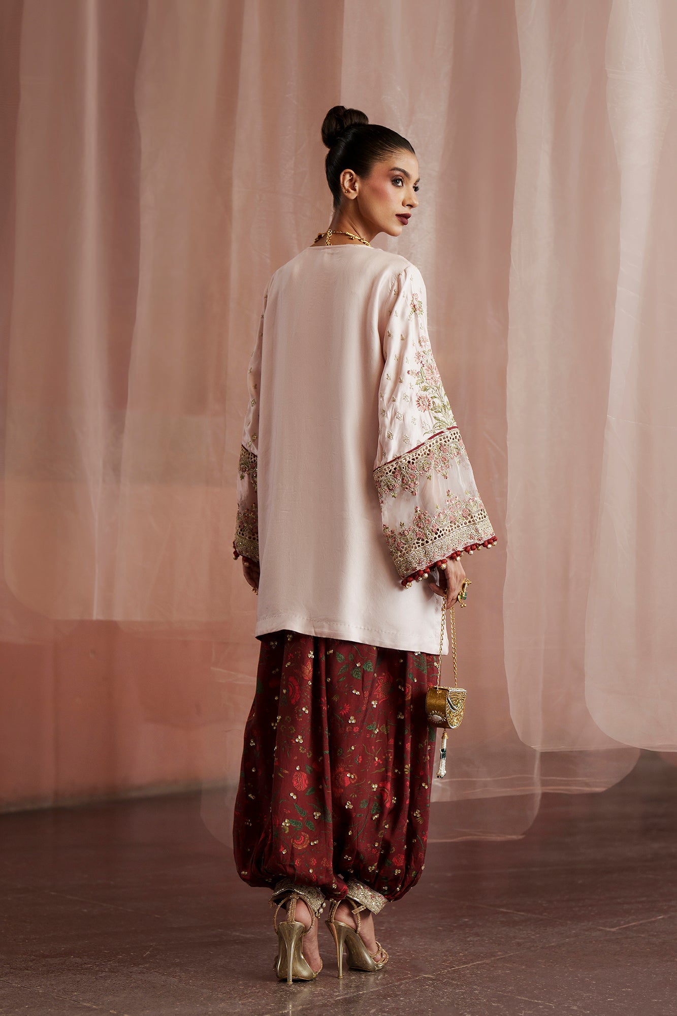 EMBROIDERED SUIT (E1216/104/329)