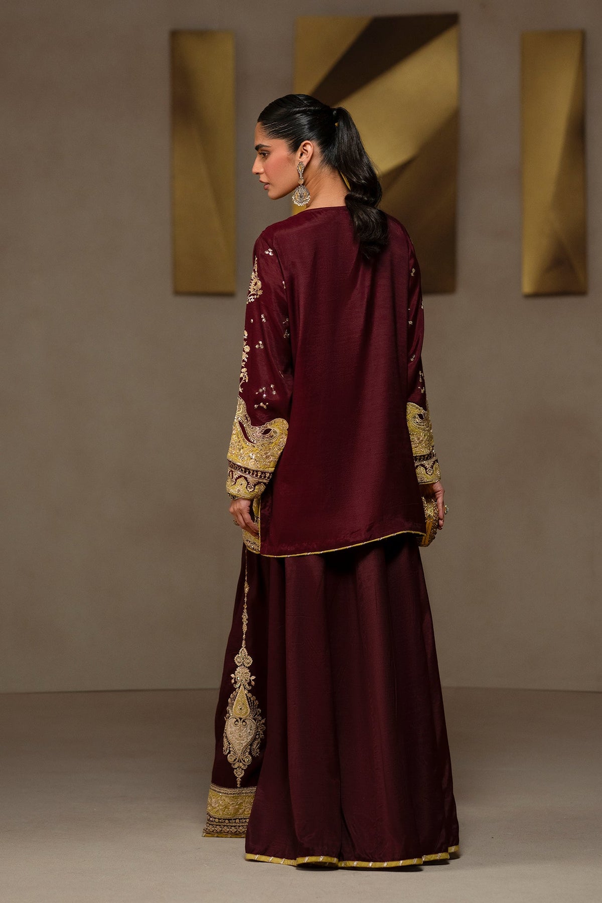 EMBROIDERED SUIT (E1222/104/402)