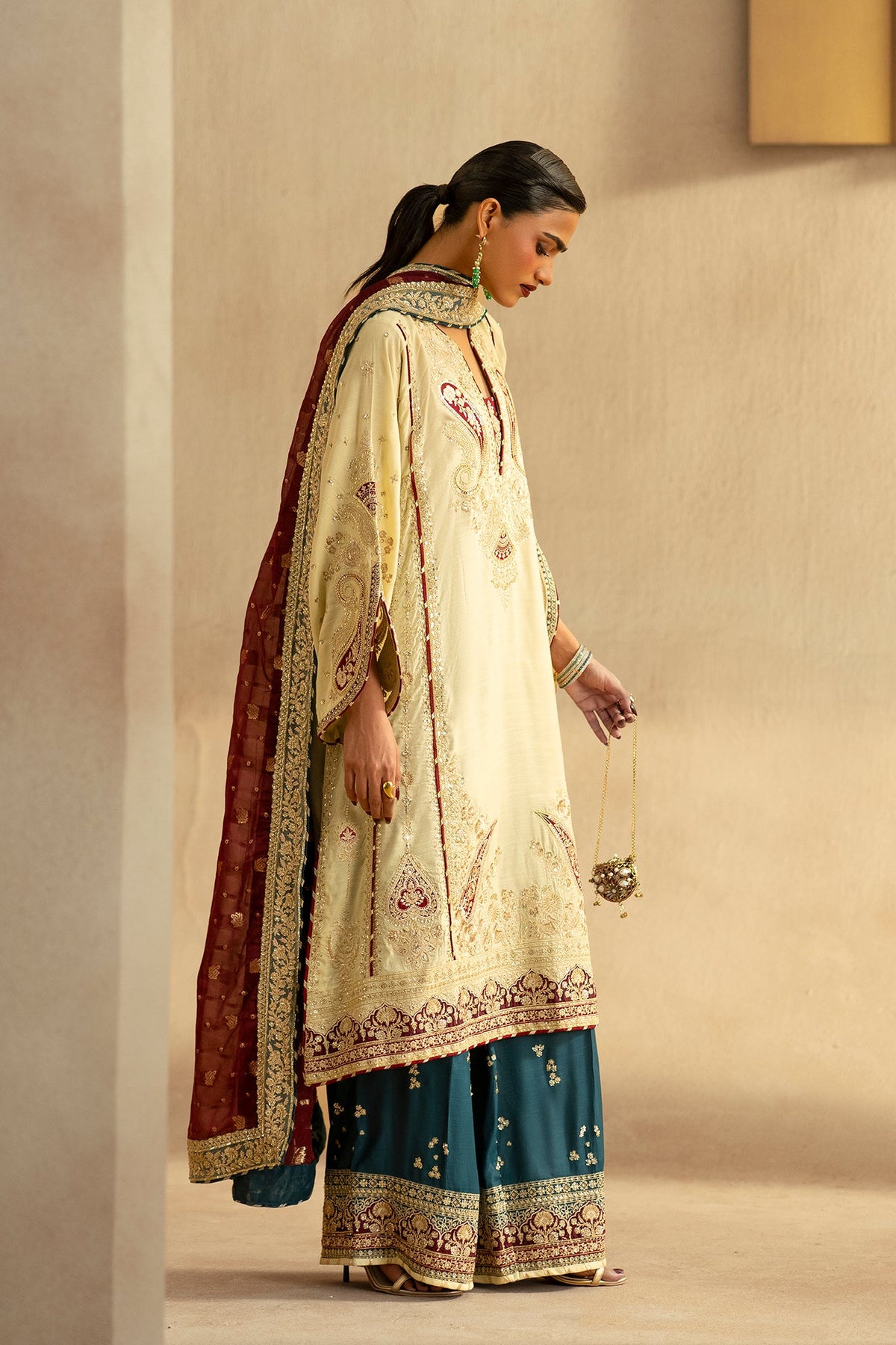 EMBROIDERED SUIT (E1223/104/112)