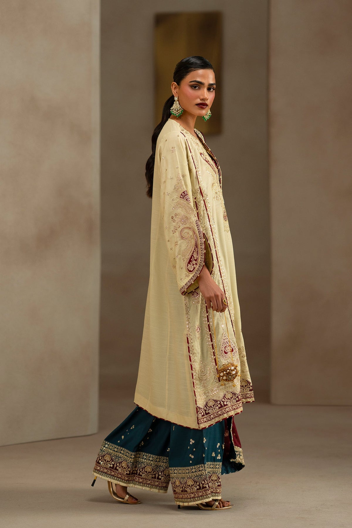EMBROIDERED SUIT (E1223/104/112)