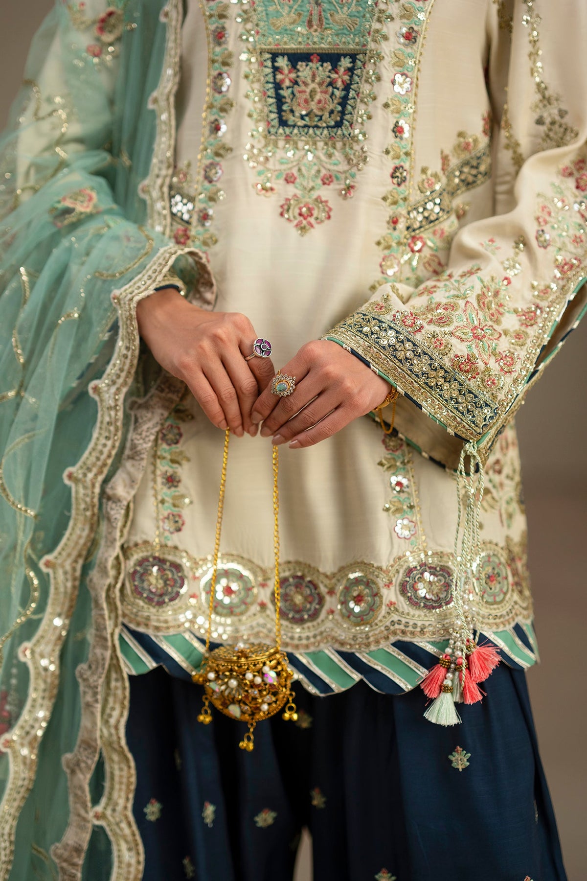 EMBROIDERED SUIT (E1226/104/005)