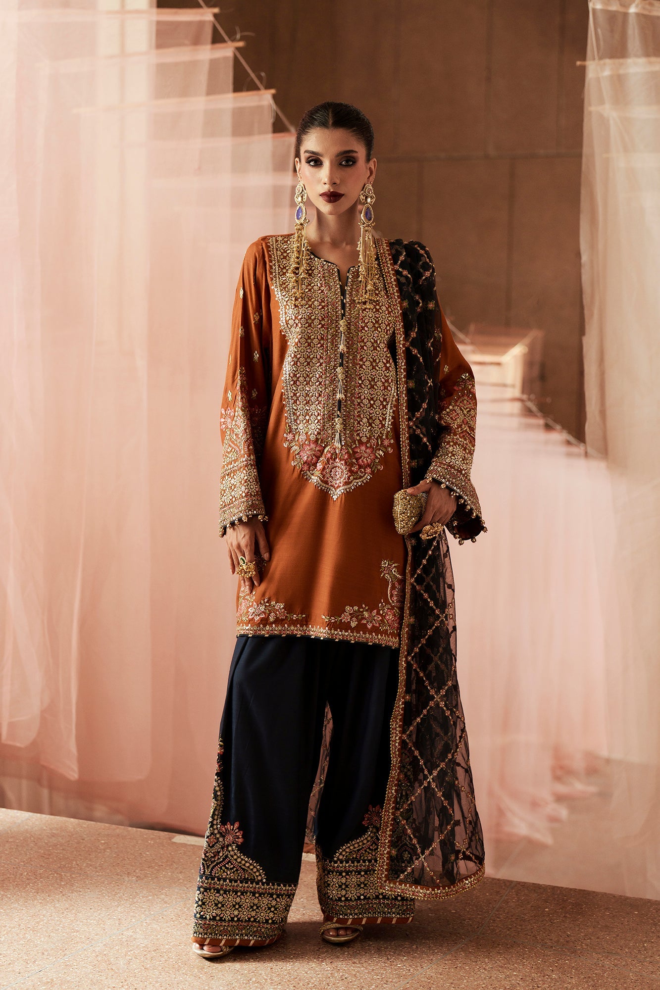EMBROIDERED SUIT (E1234/104/204)
