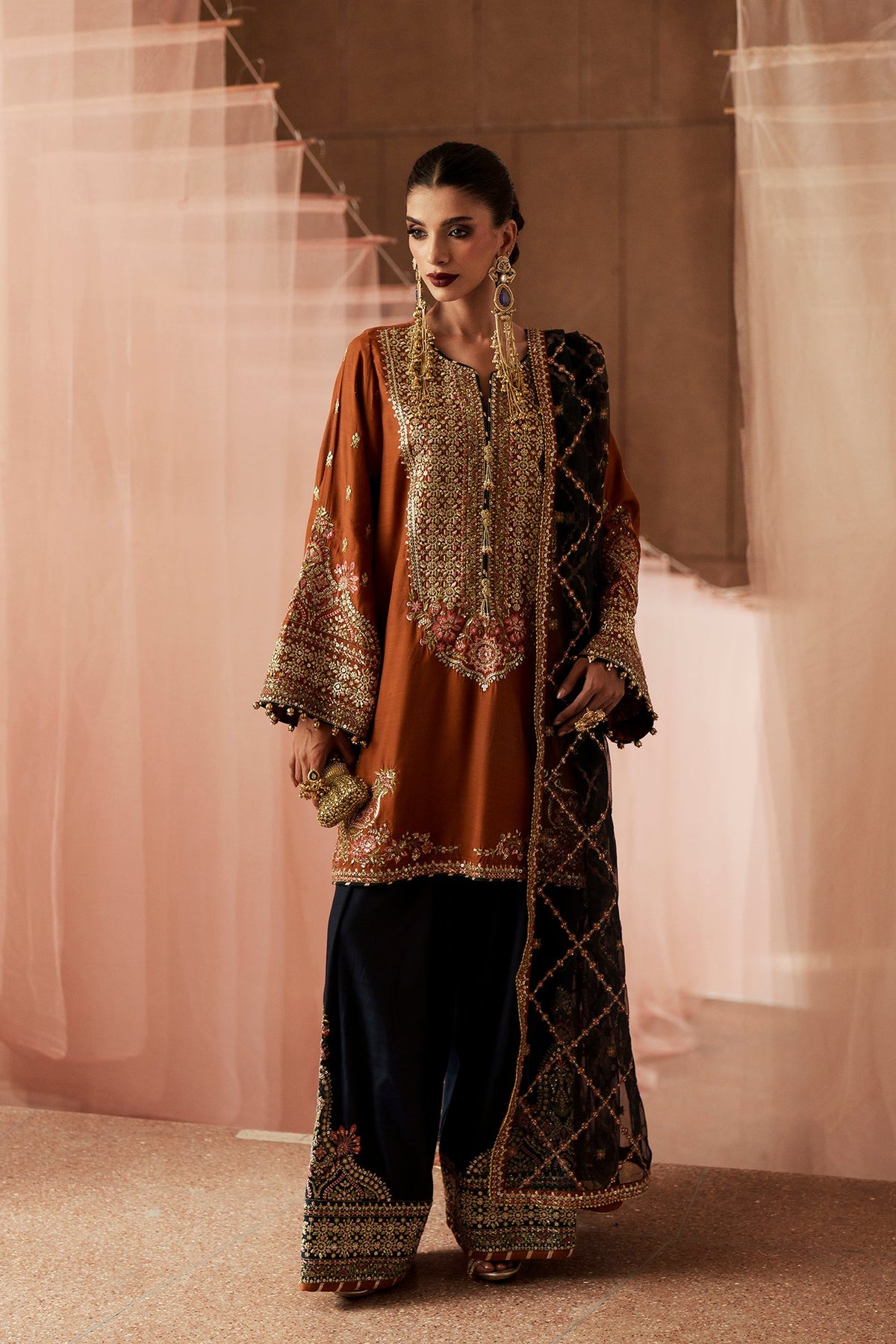 EMBROIDERED SUIT (E1234/104/204)