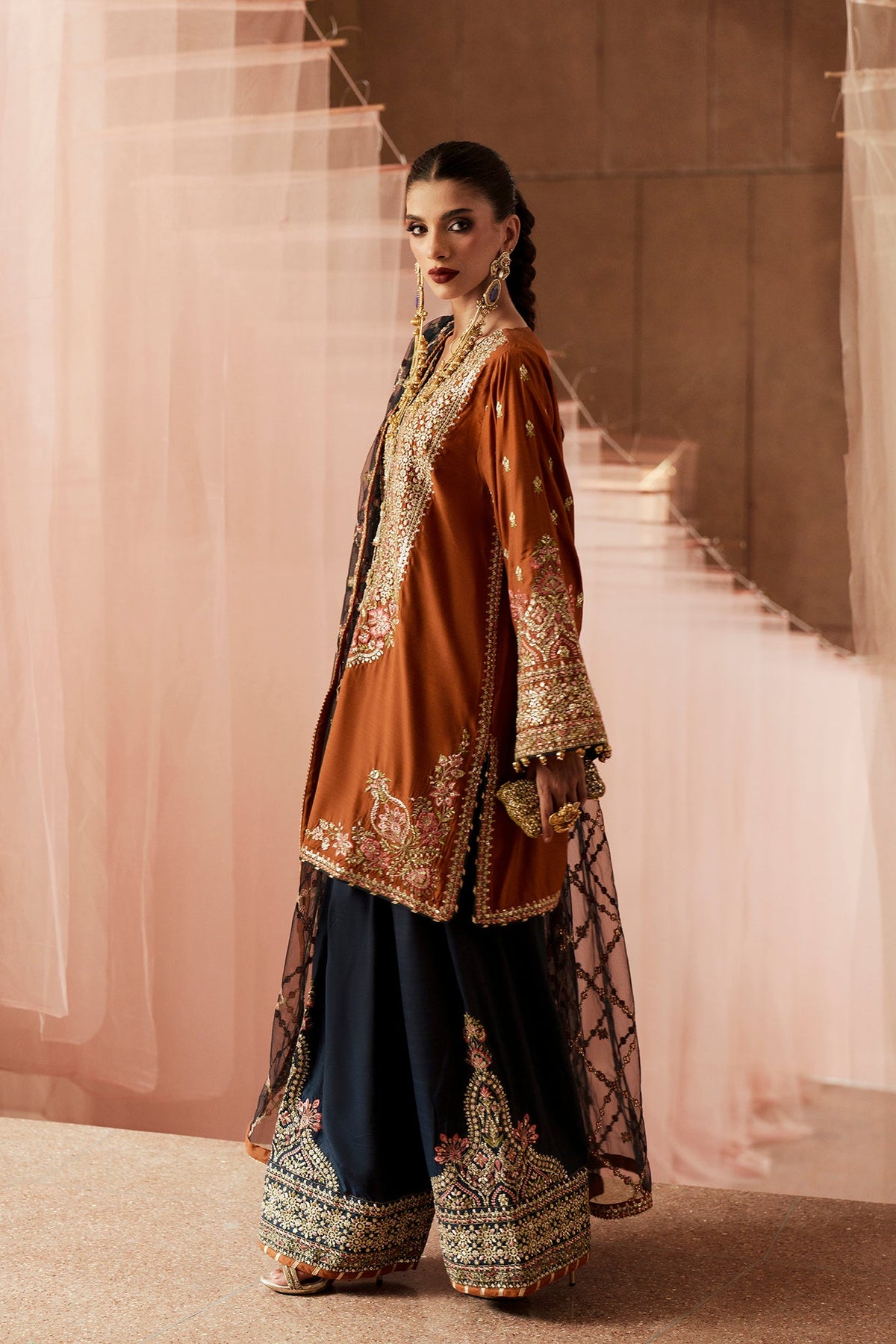 EMBROIDERED SUIT (E1234/104/204)