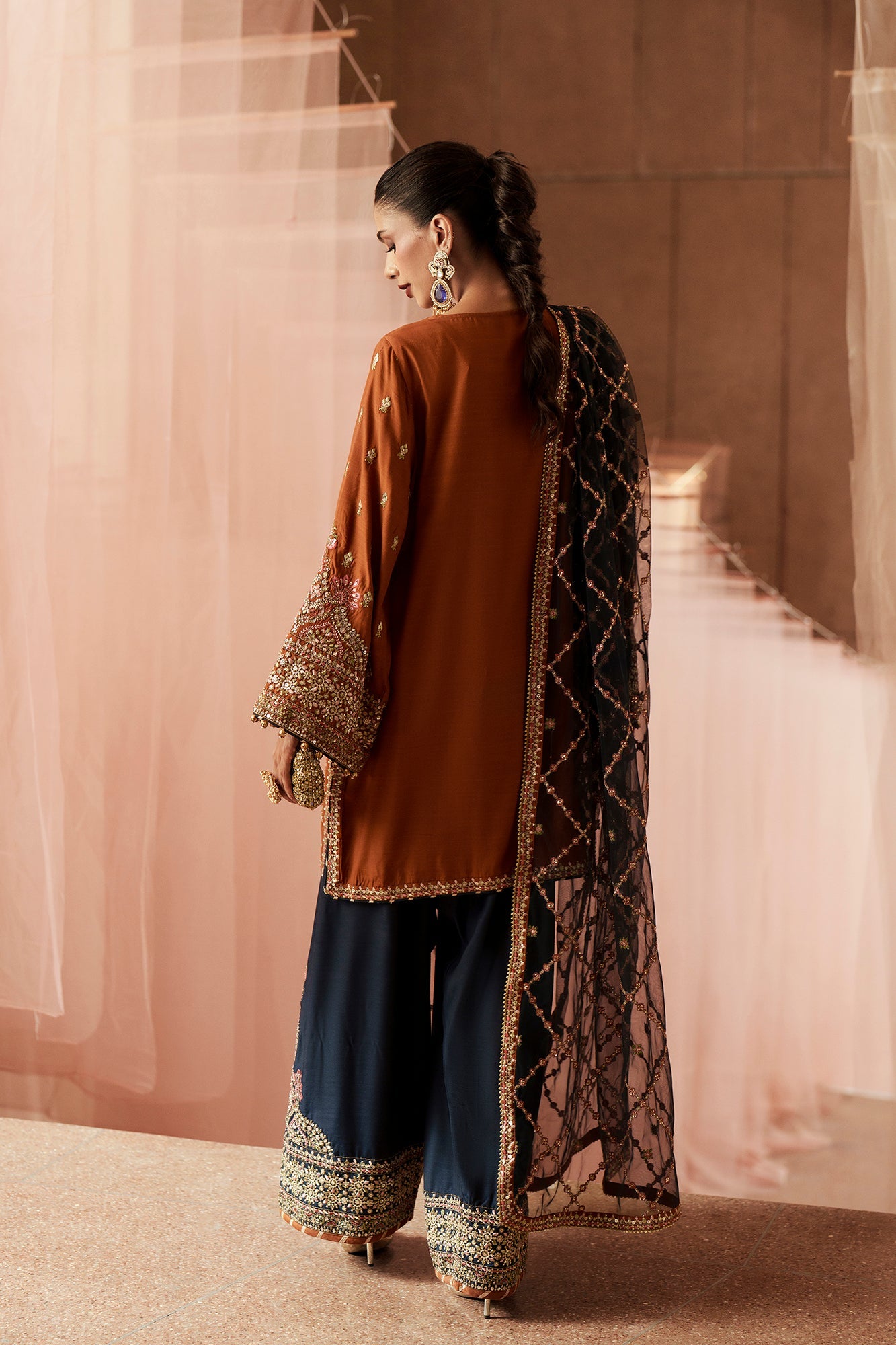 EMBROIDERED SUIT (E1234/104/204)