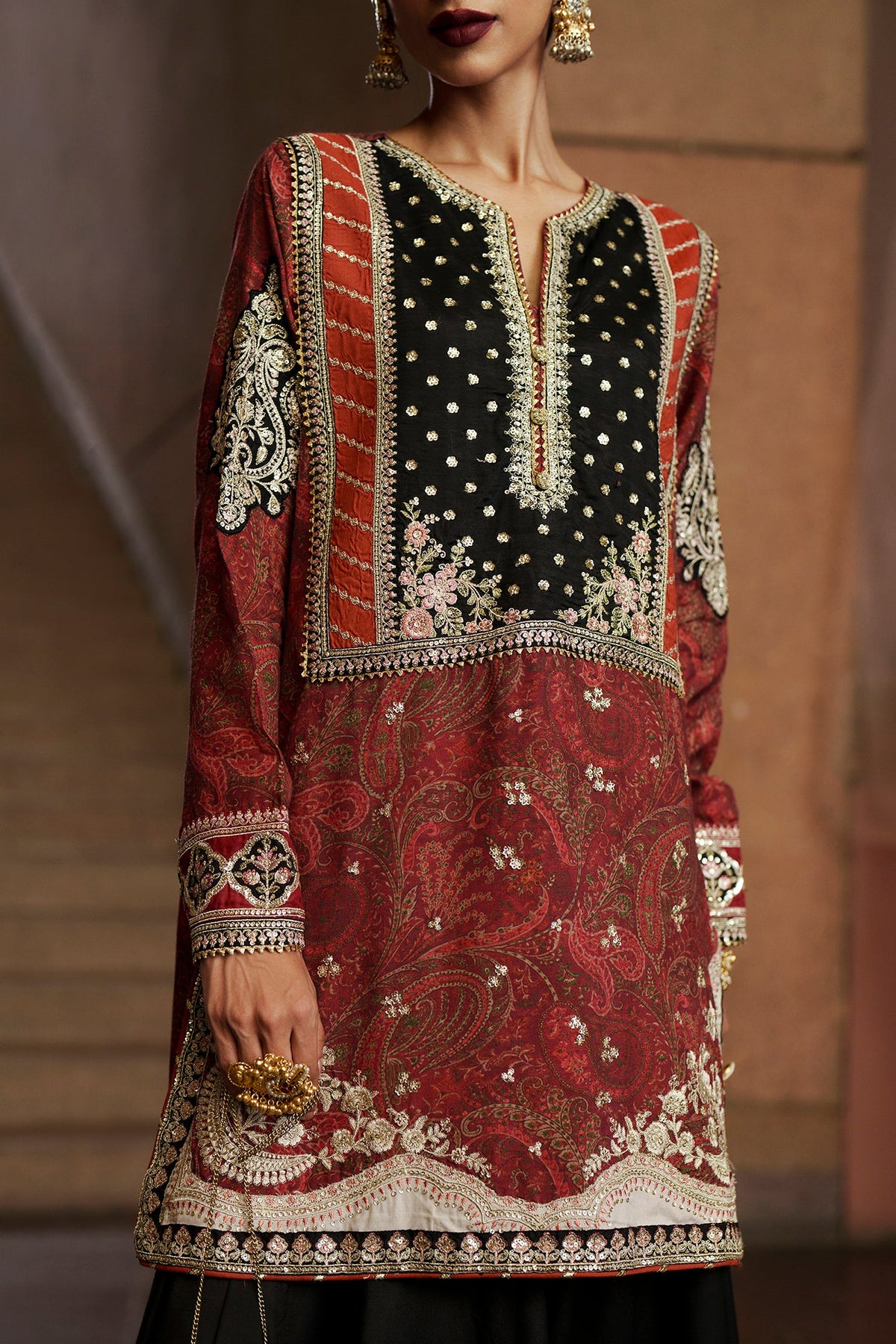 EMBROIDERED SUIT (E1240-104-307)