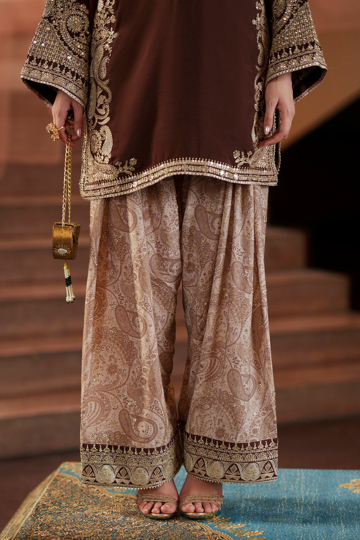 EMBROIDERED SUIT (E1241-104-801)