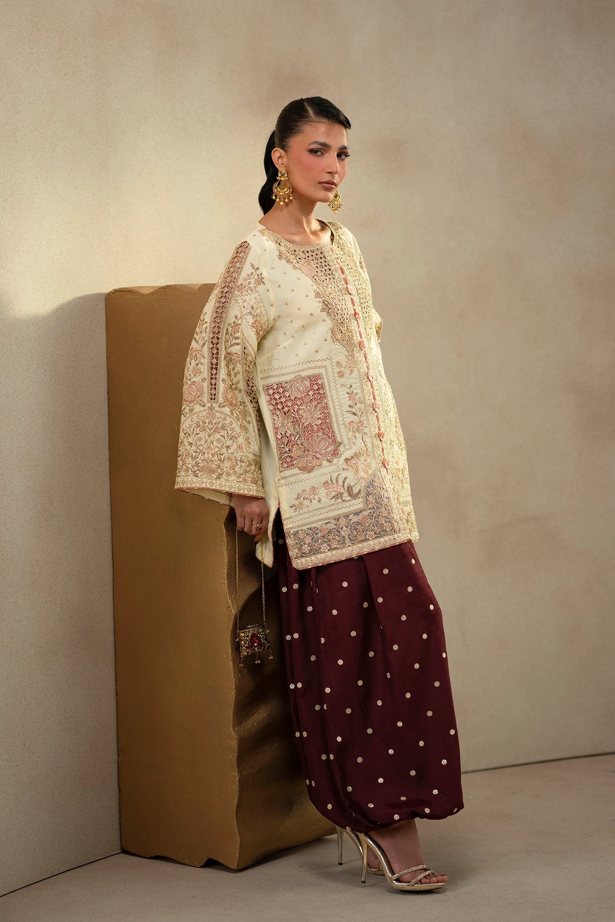 EMBROIDERED SUIT (E1244/104/227)