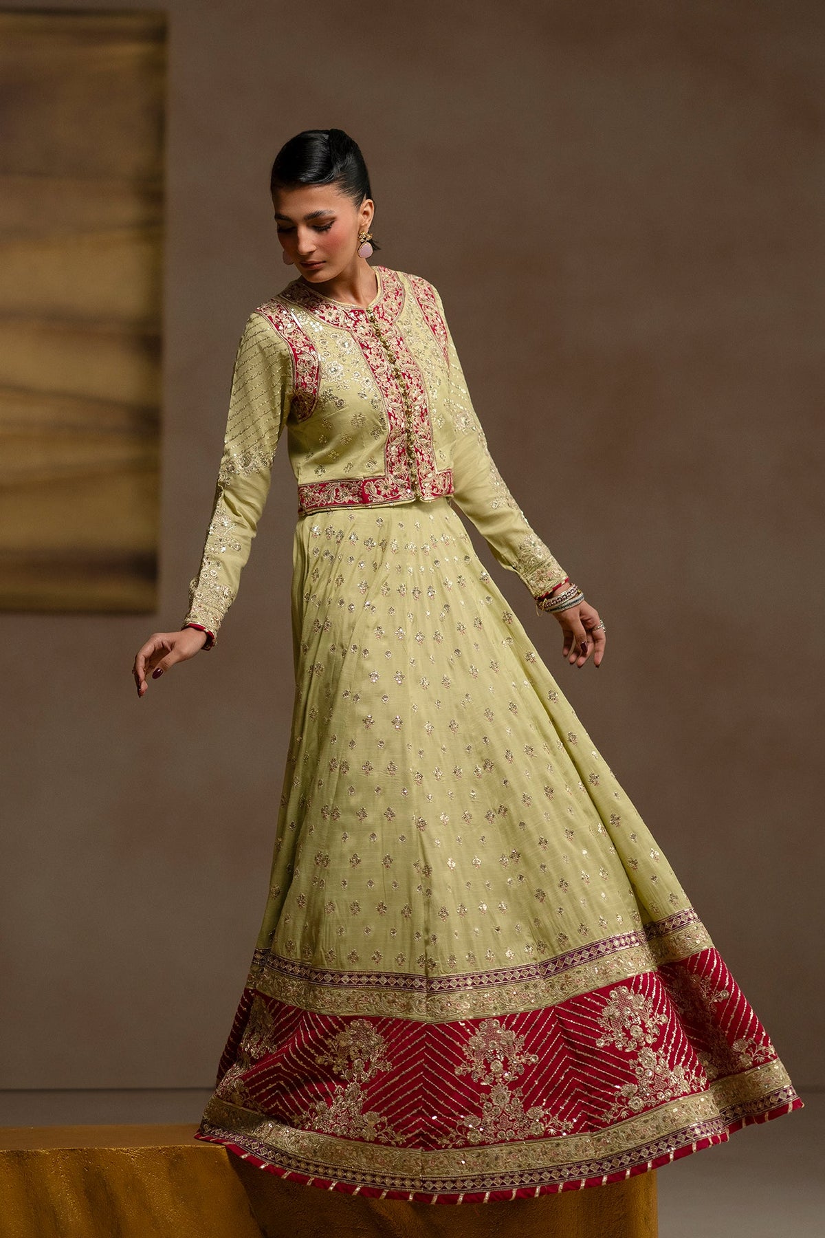 EMBROIDERED SUIT (E1255-104-130)