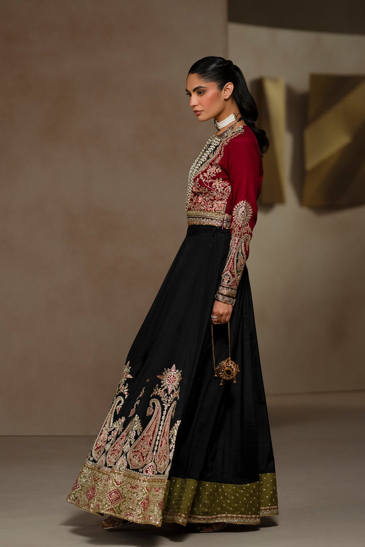 EMBROIDERED SUIT (E1261-104-901)