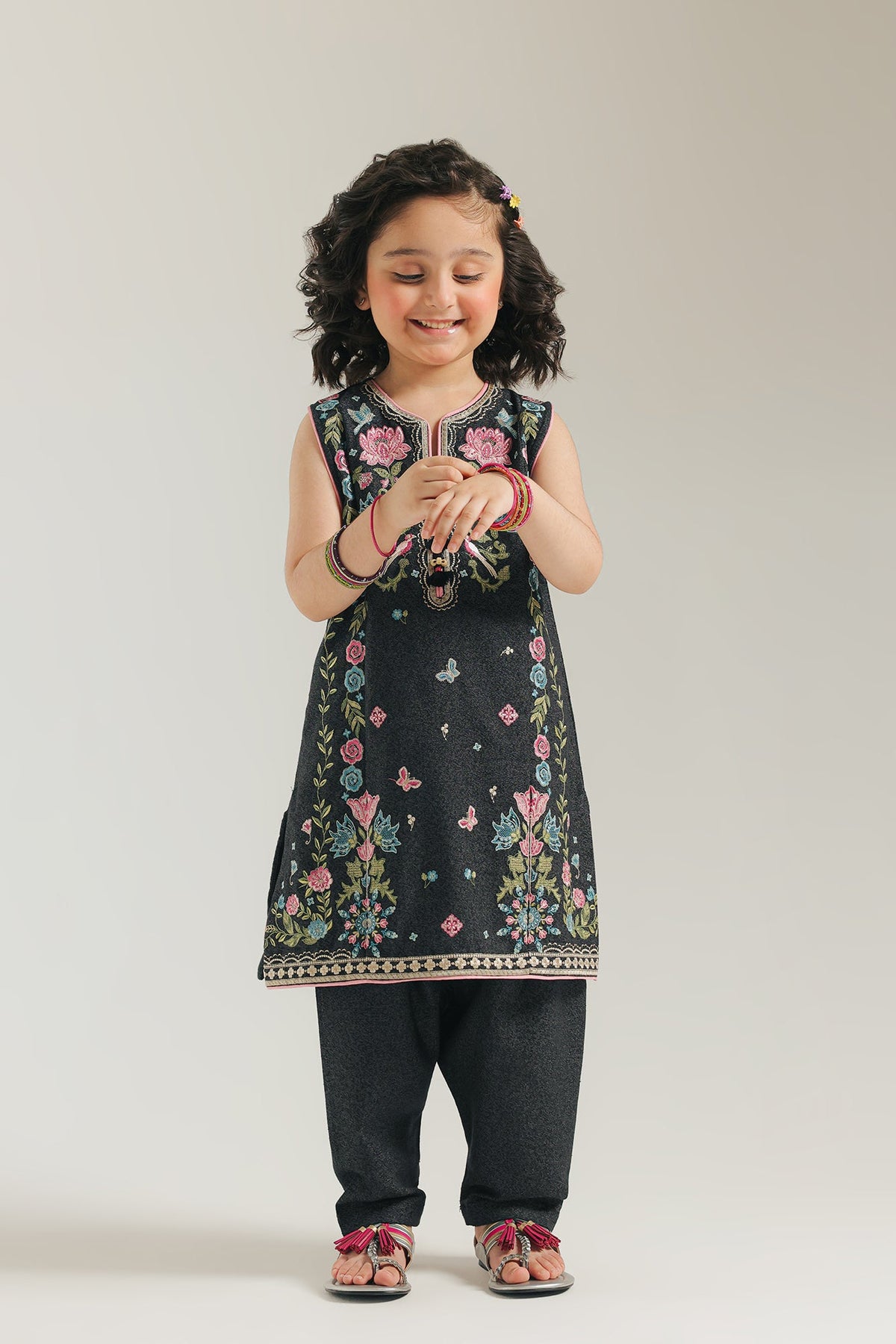 EMBROIDERED SUIT (E1365/402/901 E1365/302/901)