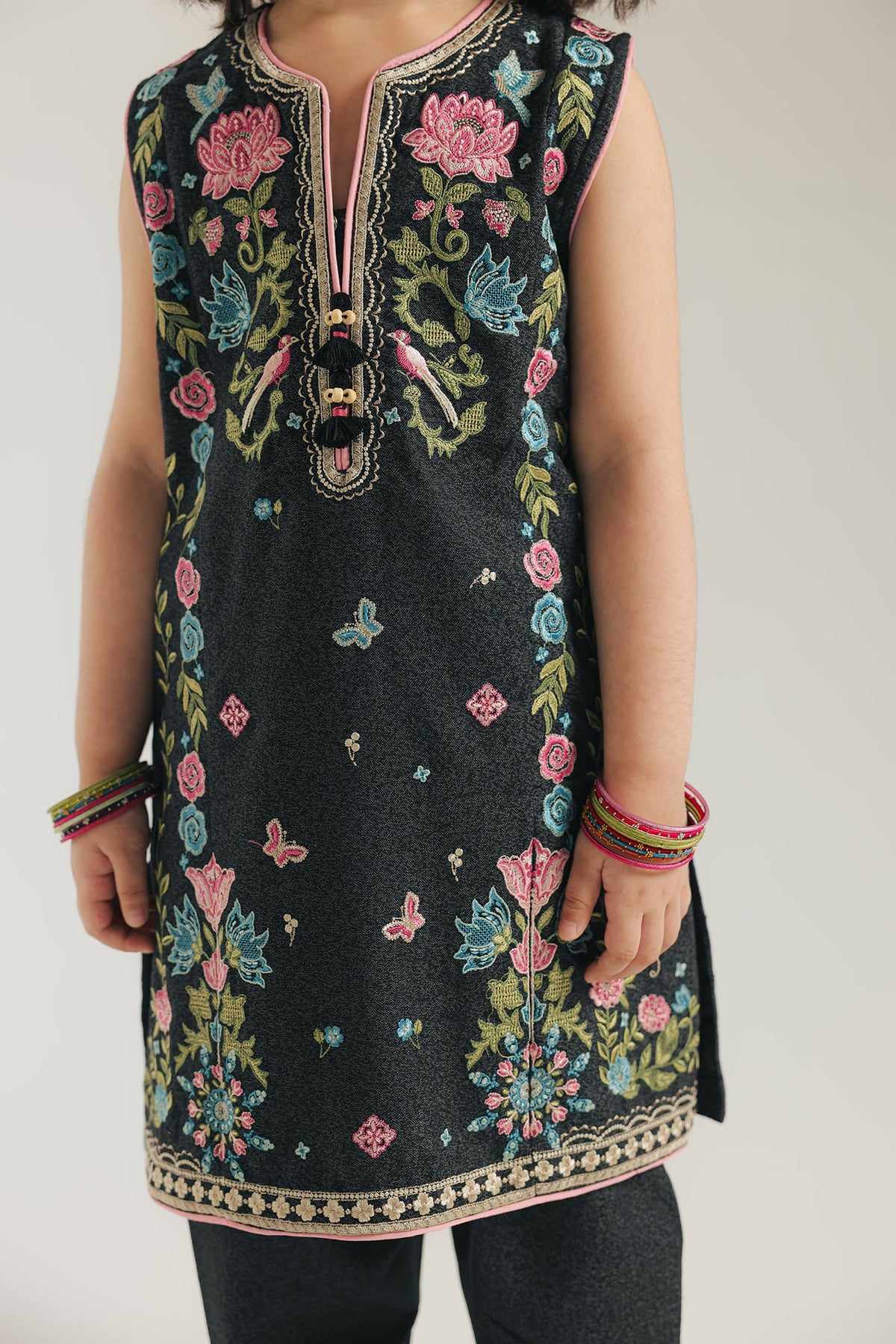EMBROIDERED SUIT (E1365/402/901 E1365/302/901)