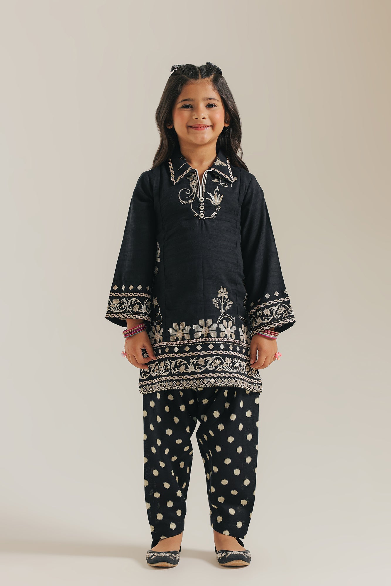 EMBROIDERED SUIT (E1519/402/901 E1519/302/901)