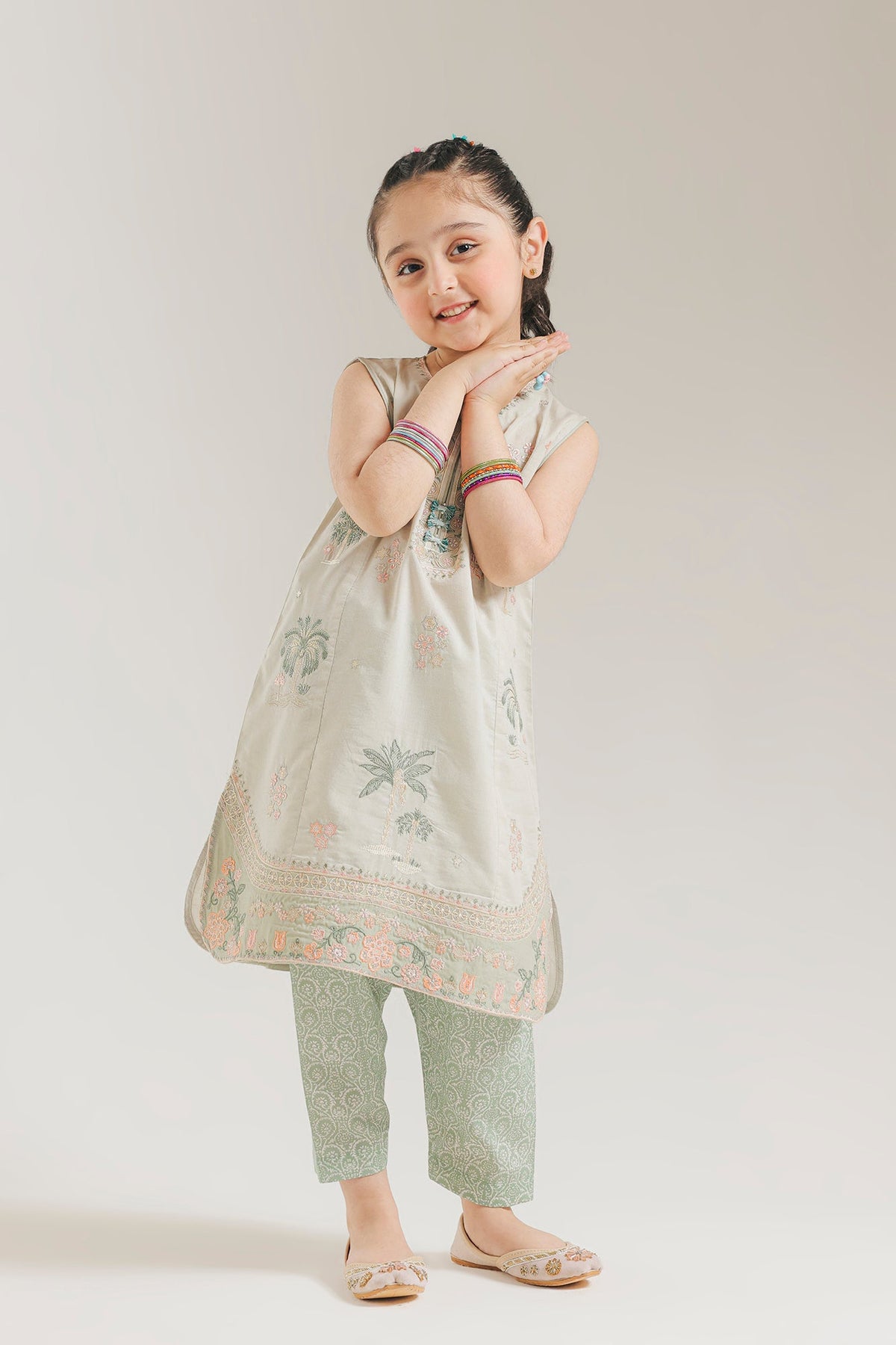 EMBROIDERED SUIT (E1520/402/817 E1520/302/817)