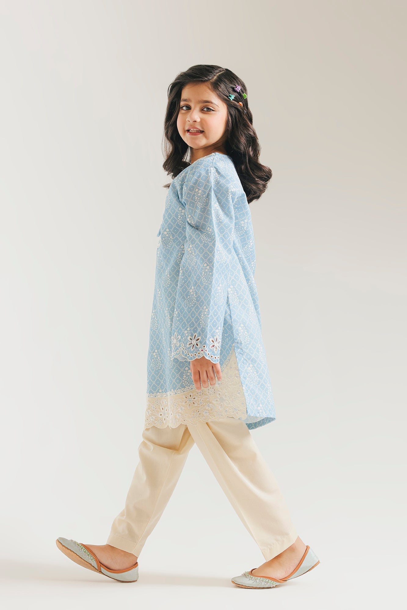 EMBROIDERED SUIT (E1526/402/721 E1526/302/721)