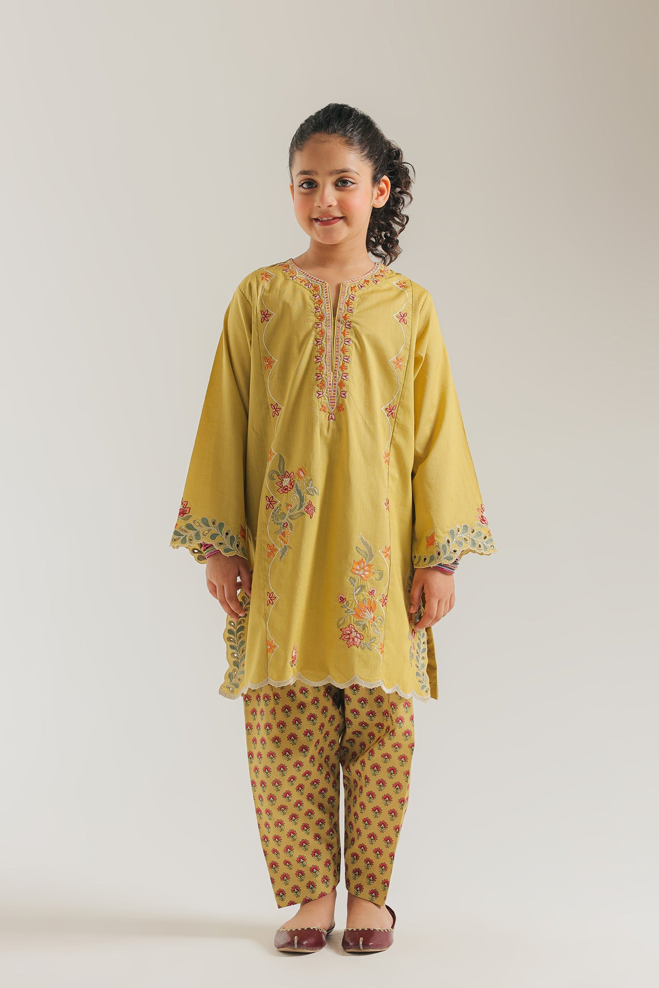 EMBROIDERED SUIT (E1531/402/113 E1531/302/113)