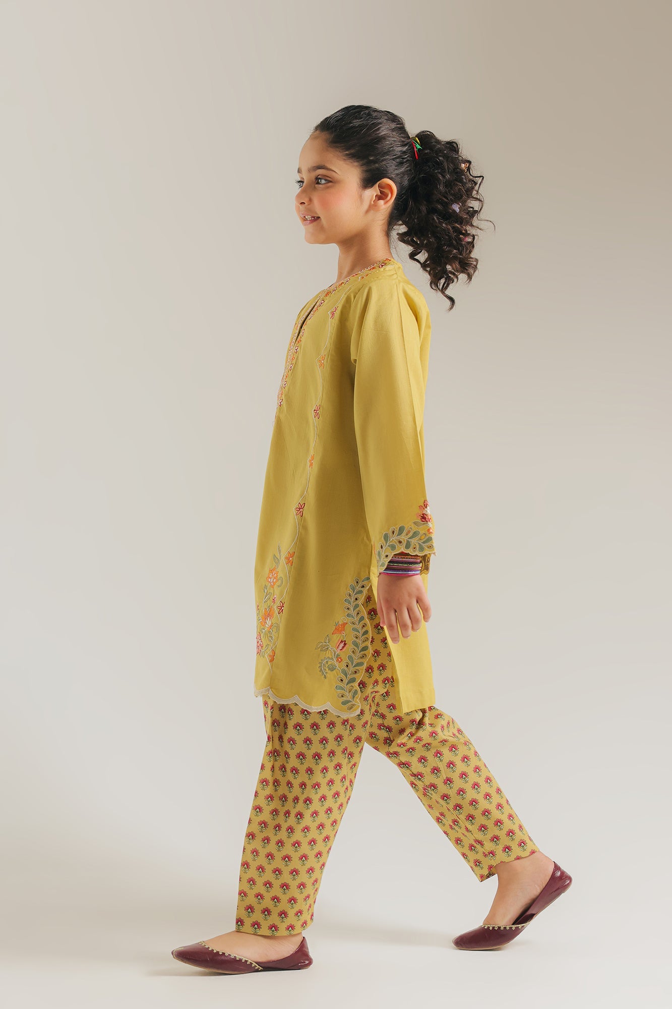 EMBROIDERED SUIT (E1531/402/113 E1531/302/113)