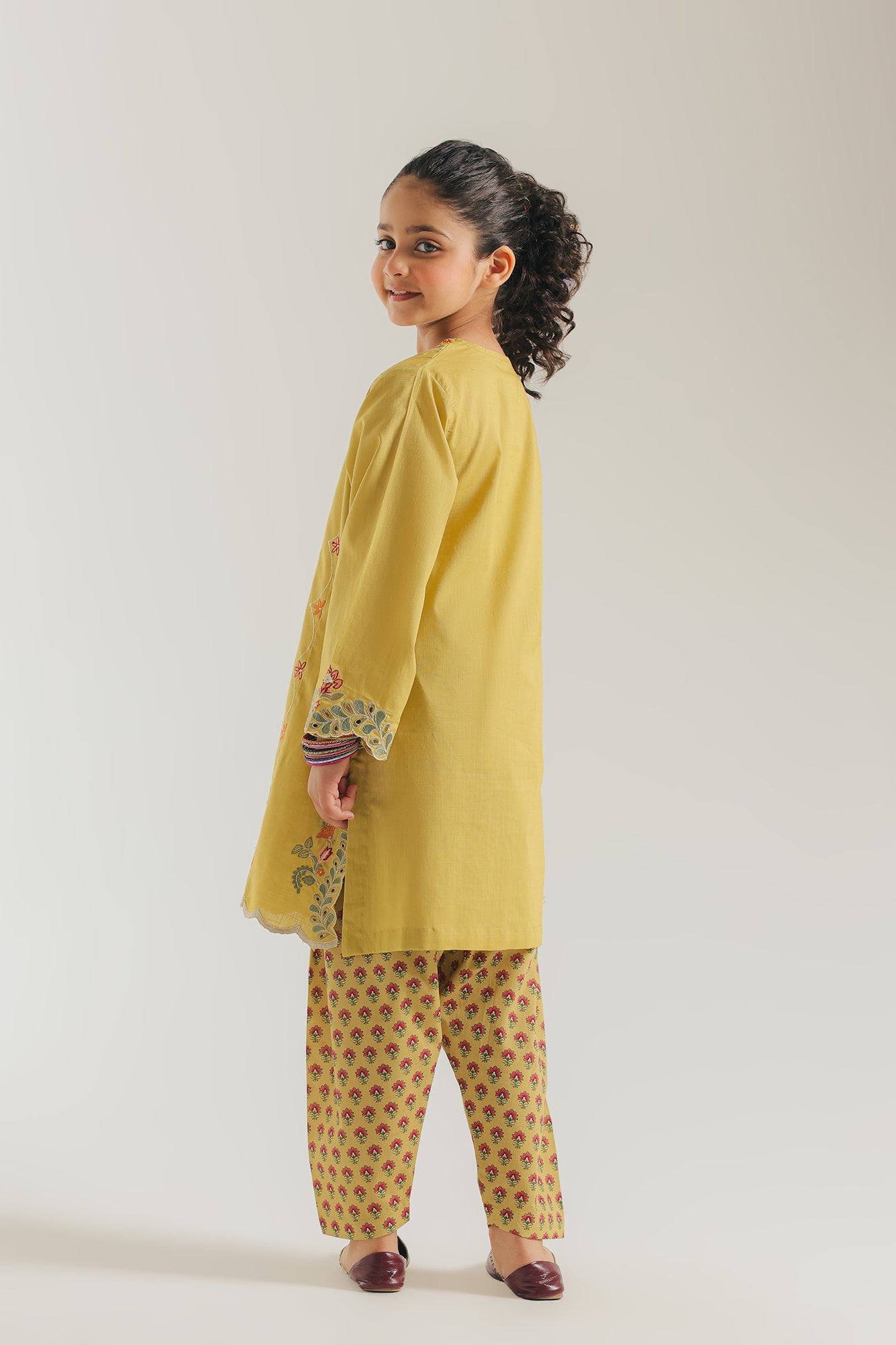 EMBROIDERED SUIT (E1531/402/113 E1531/302/113)