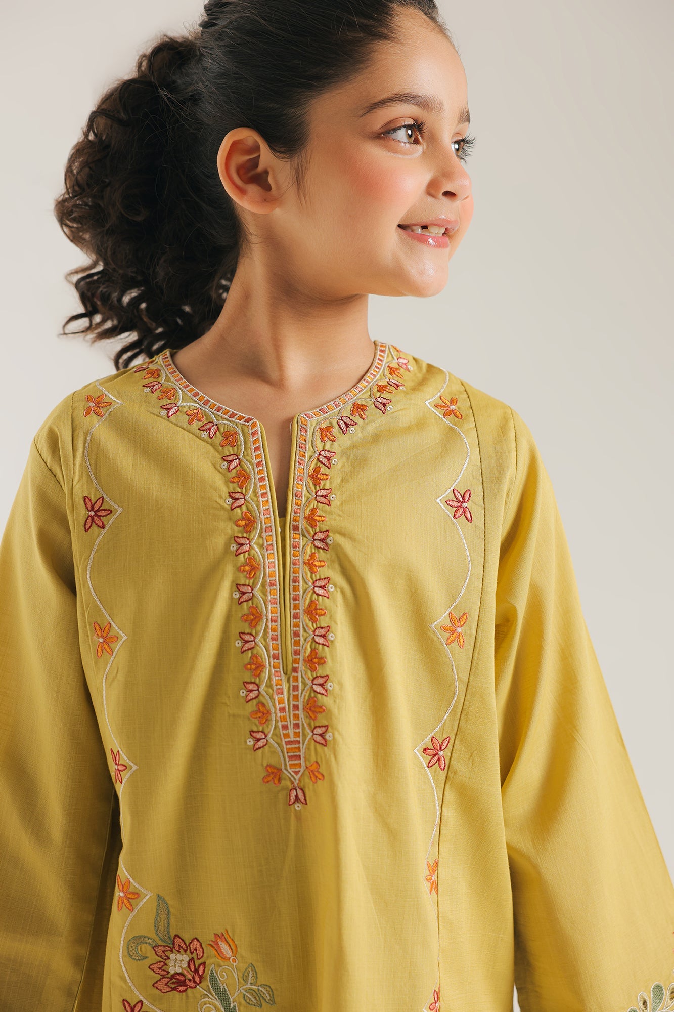 EMBROIDERED SUIT (E1531/402/113 E1531/302/113)