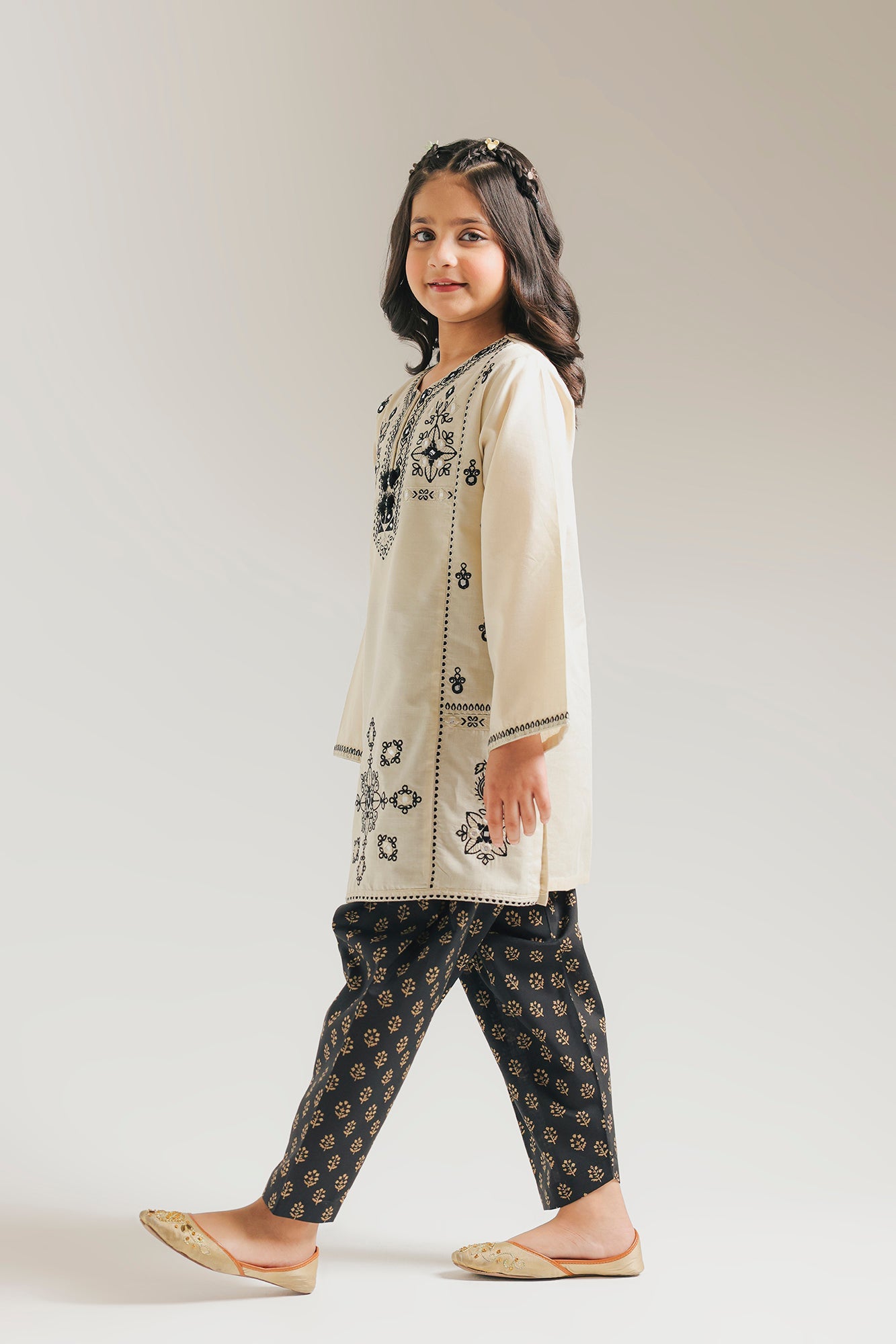 EMBROIDERED SUIT (E1542/402/004 E1542/302/004)