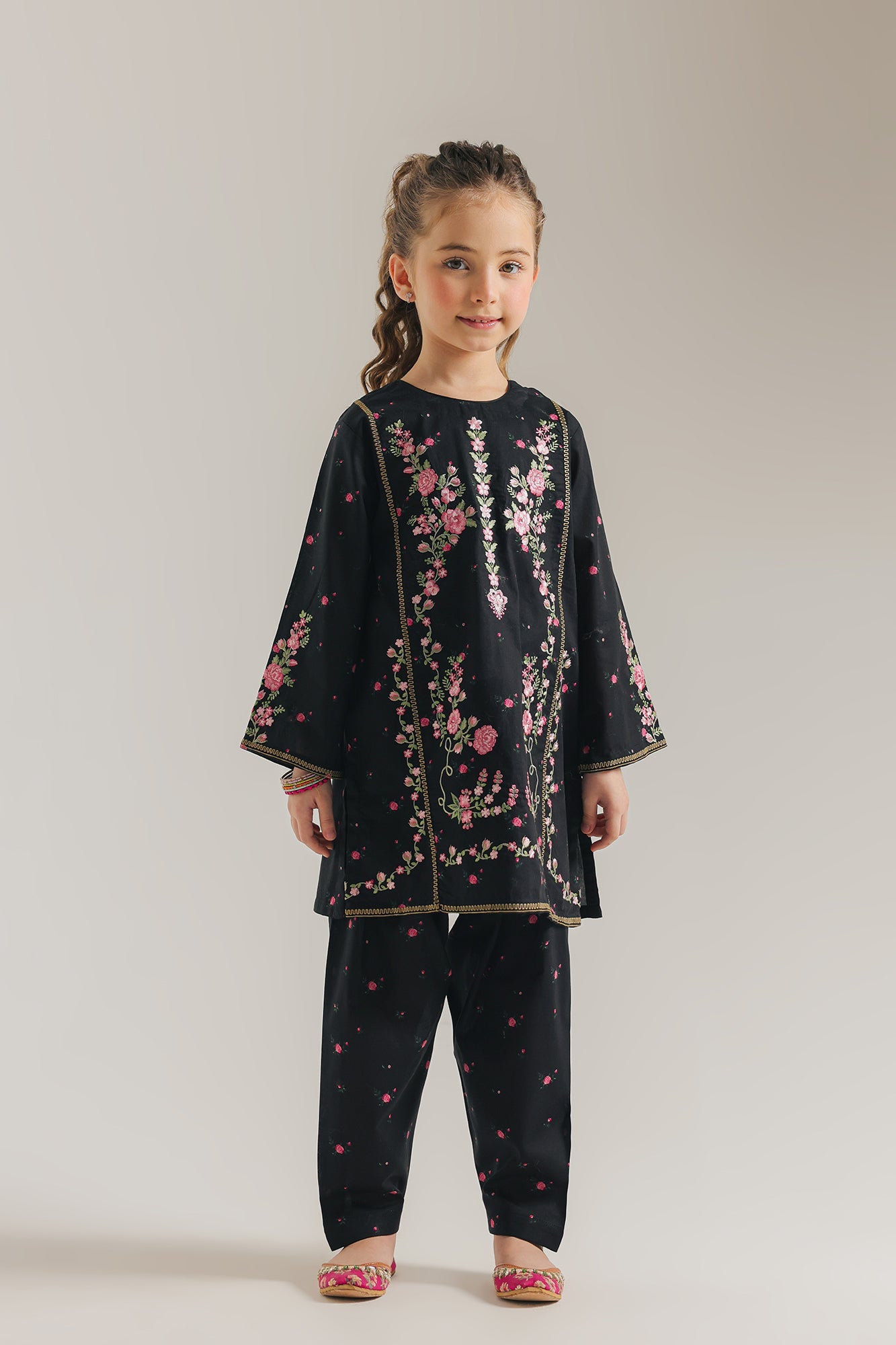 EMBROIDERED SUIT (E1561/402/902 E1561/302/902)