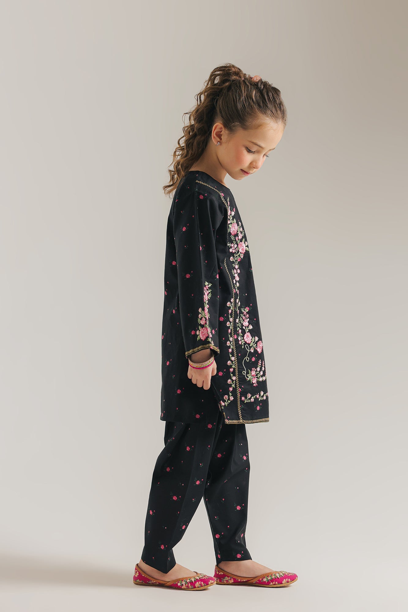 EMBROIDERED SUIT (E1561/402/902 E1561/302/902)