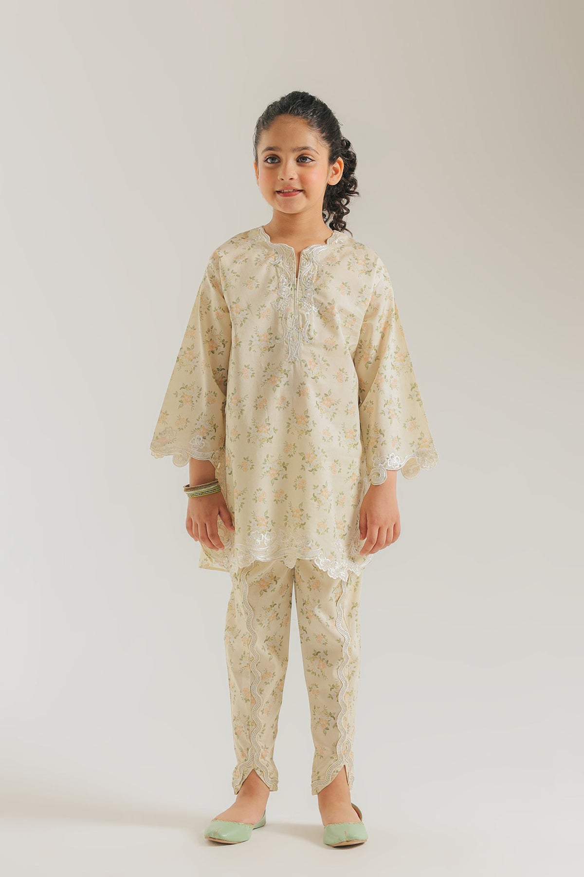 EMBROIDERED SUIT (E1564/402/112 E1564/302/112)
