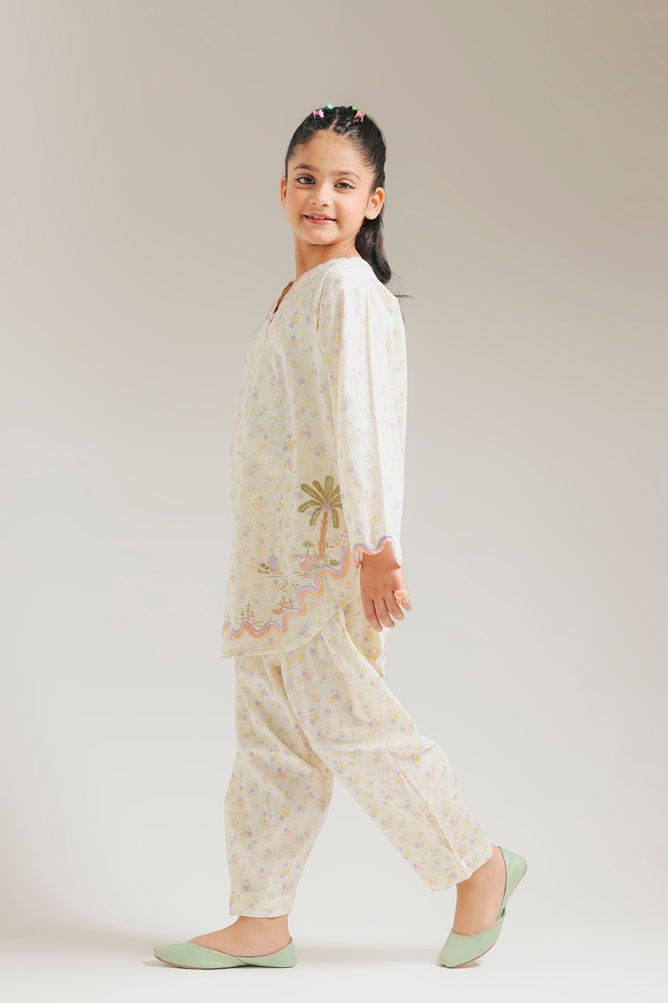 EMBROIDERED SUIT (E1575/402/004 E1575/302/004)