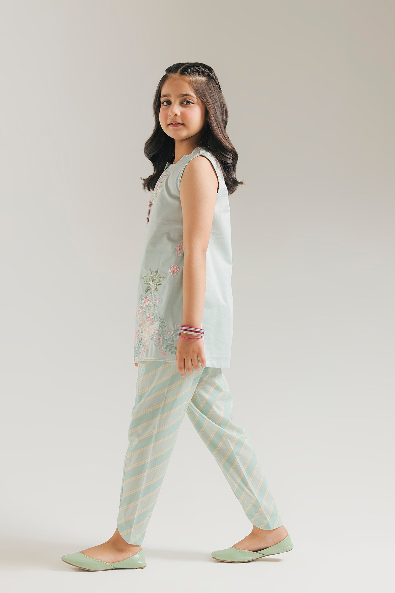 EMBROIDERED SUIT (E1583/402/617 E1583/302/617)