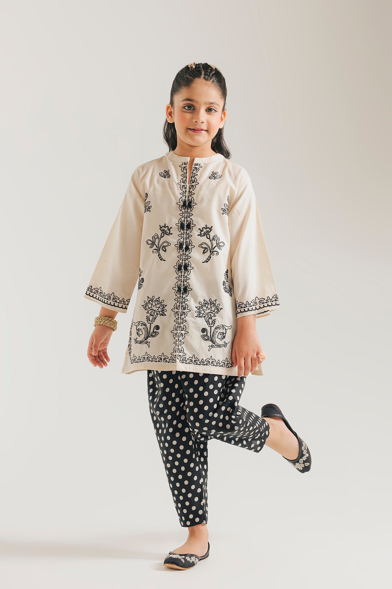 EMBROIDERED SUIT (E1588/402/004 E1588/302/004)