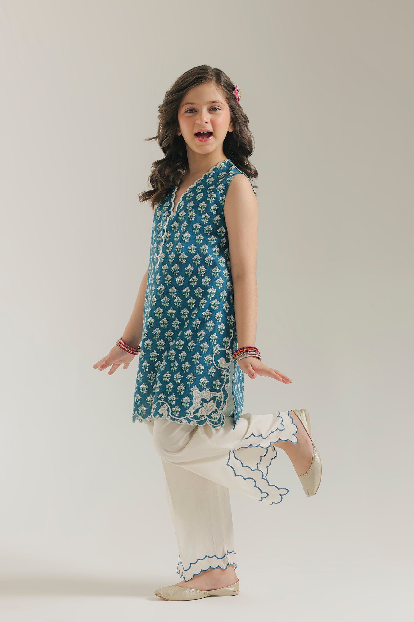 EMBROIDERED SUIT (E1633/402/711 E1633/302/711)