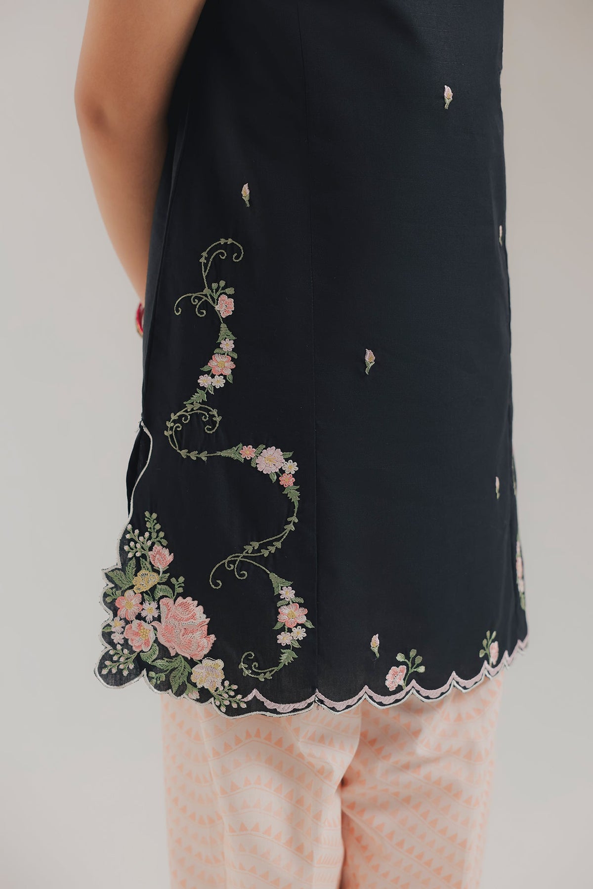 EMBROIDERED SUIT (E1635/402/902 E1635/302/902)
