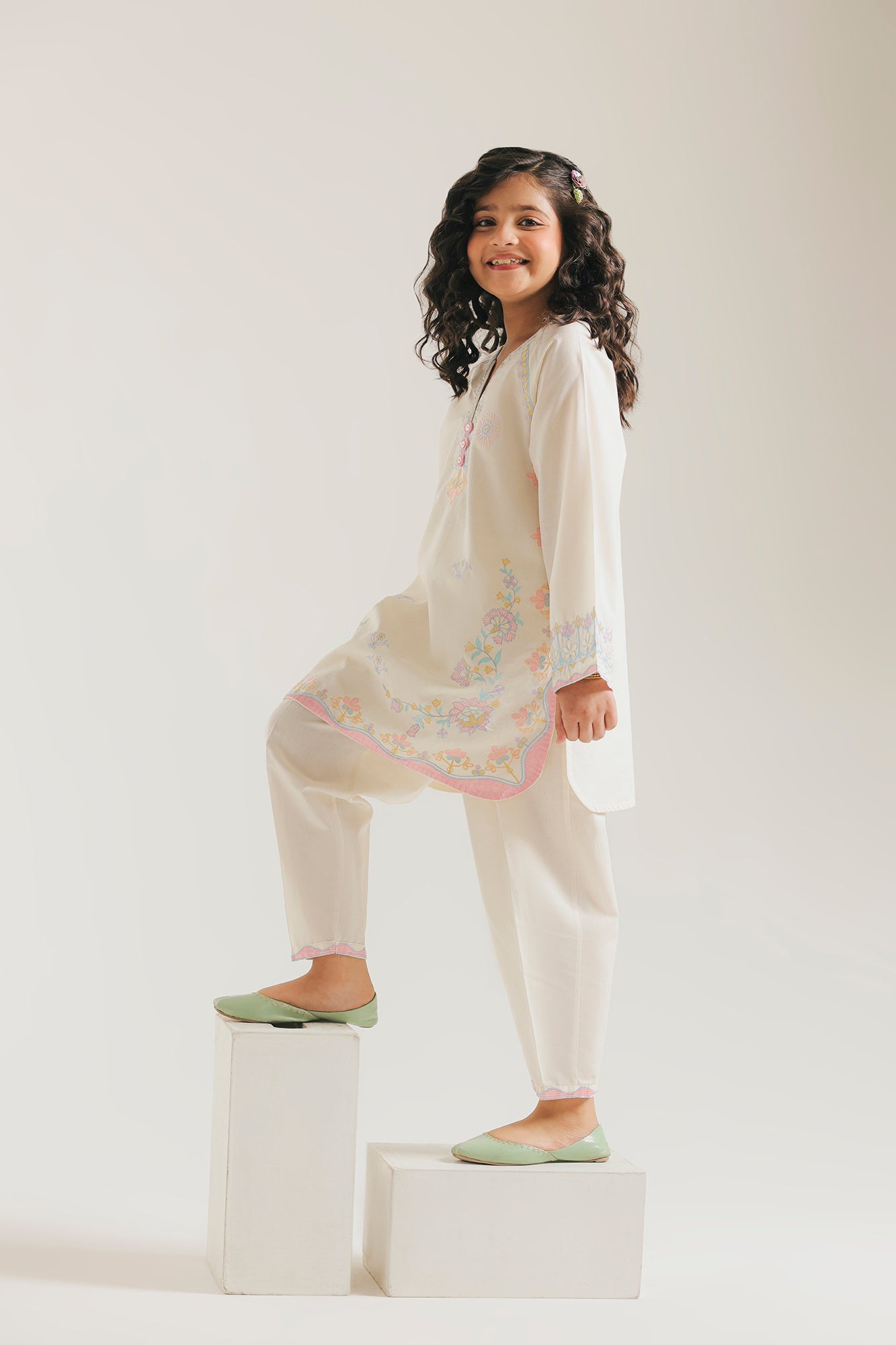 EMBROIDERED SUIT (E1636/402/002 E1636/302/002)