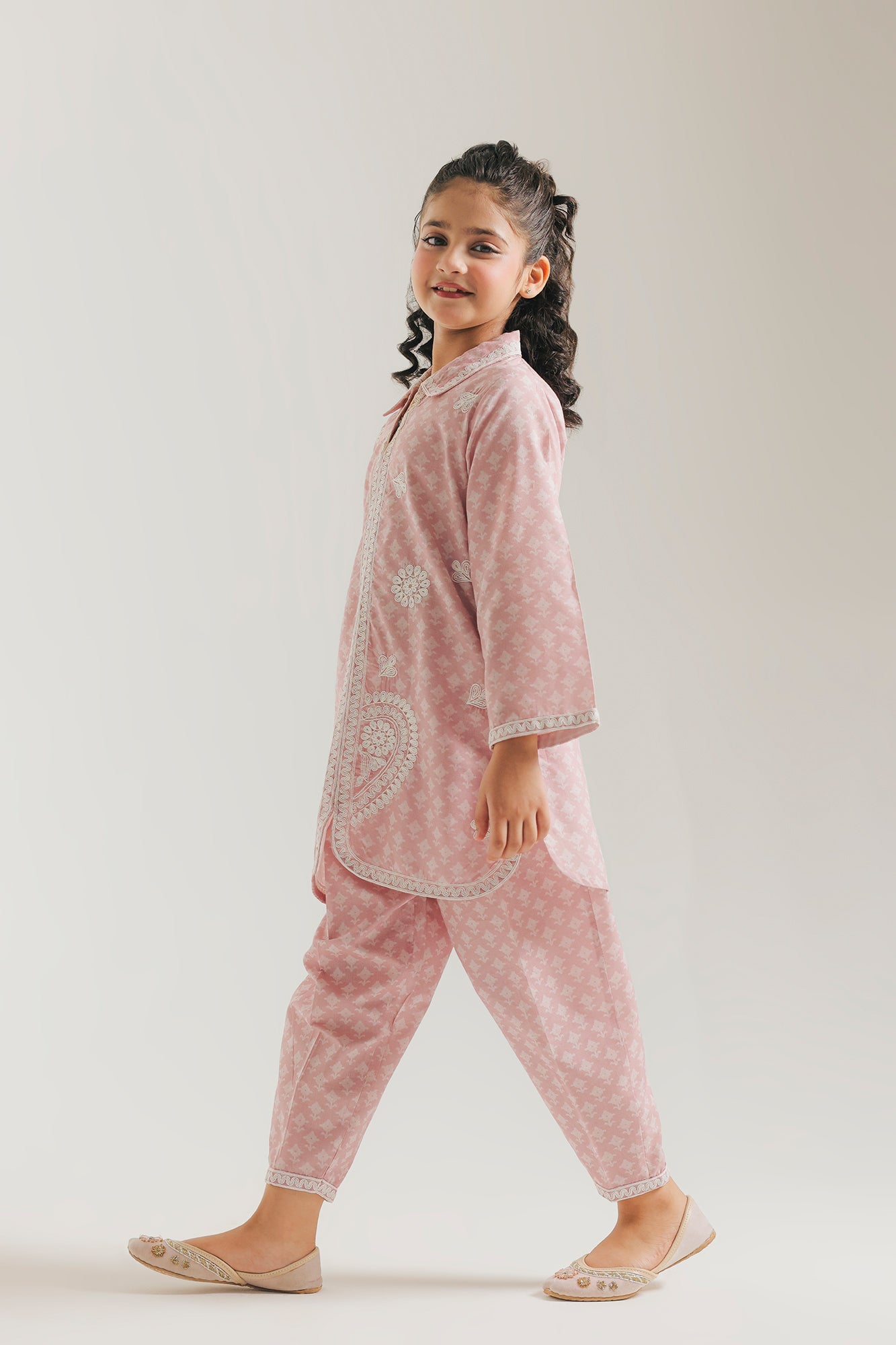 EMBROIDERED SUIT (E1637/402/529 E1637/302/529)
