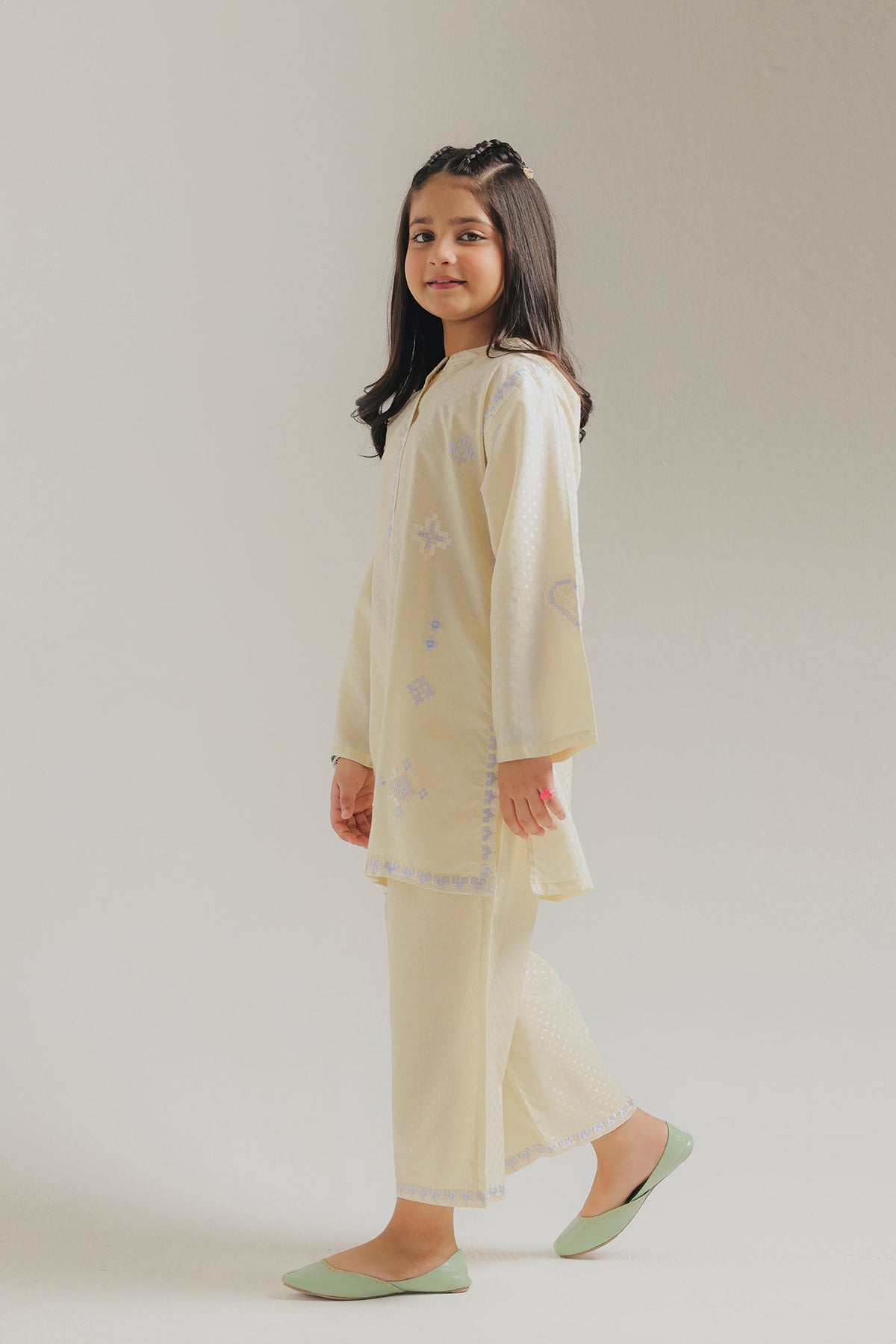 EMBROIDERED SUIT (E1819-402-110 E1819-302-110)