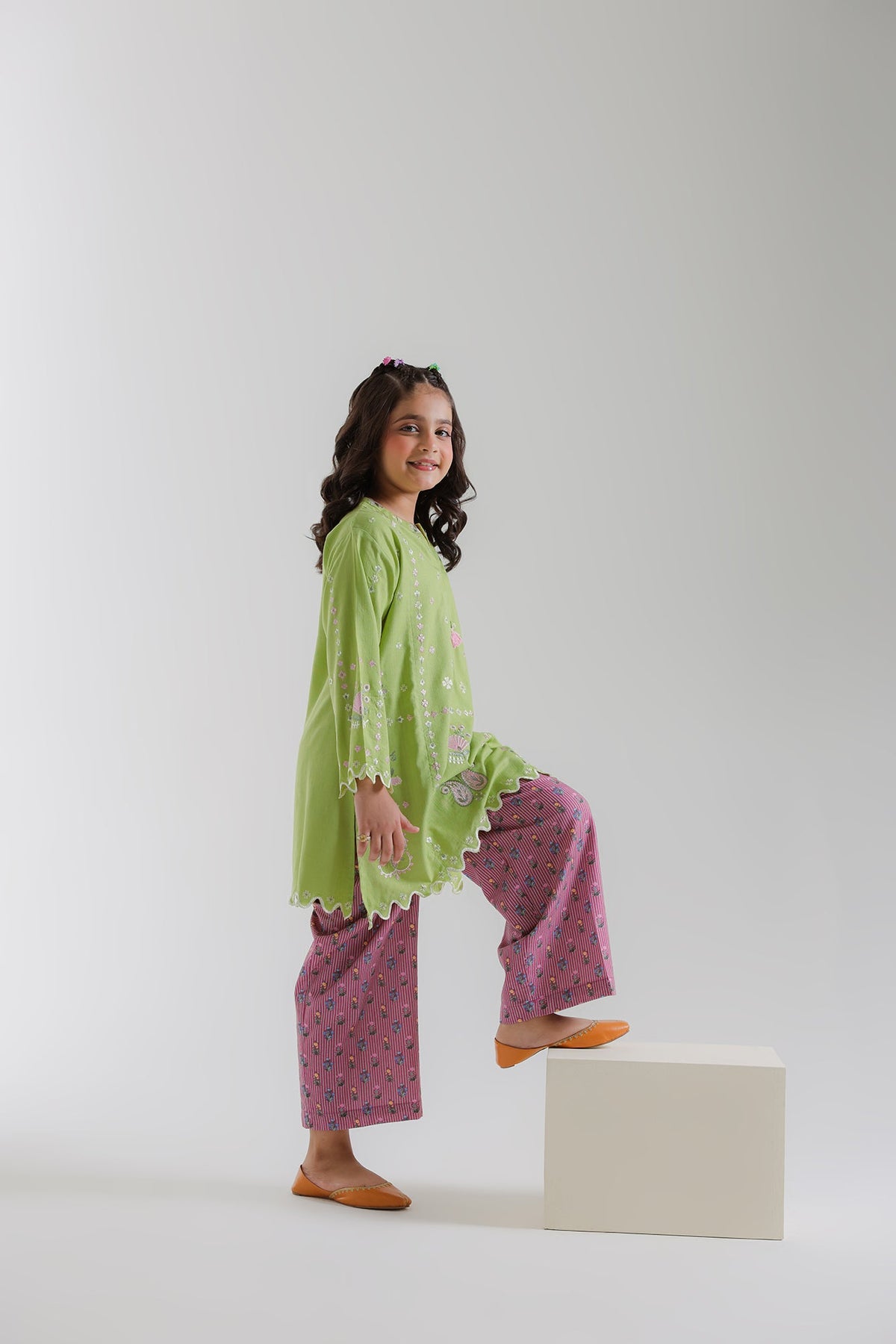 EMBROIDERED SUIT (E1852-402-130 E1852-302-130)
