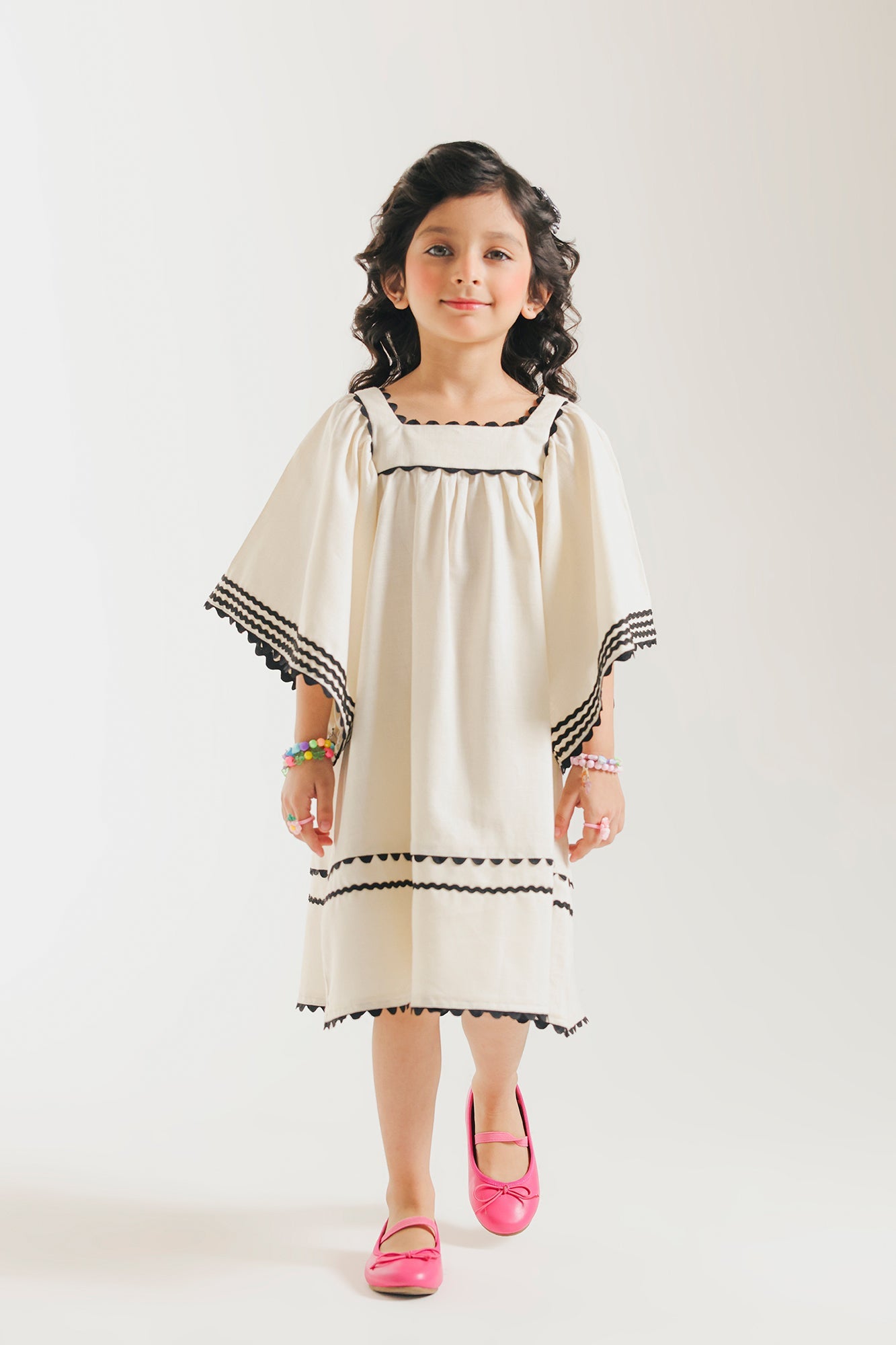 DRESS (E1952/301/002)