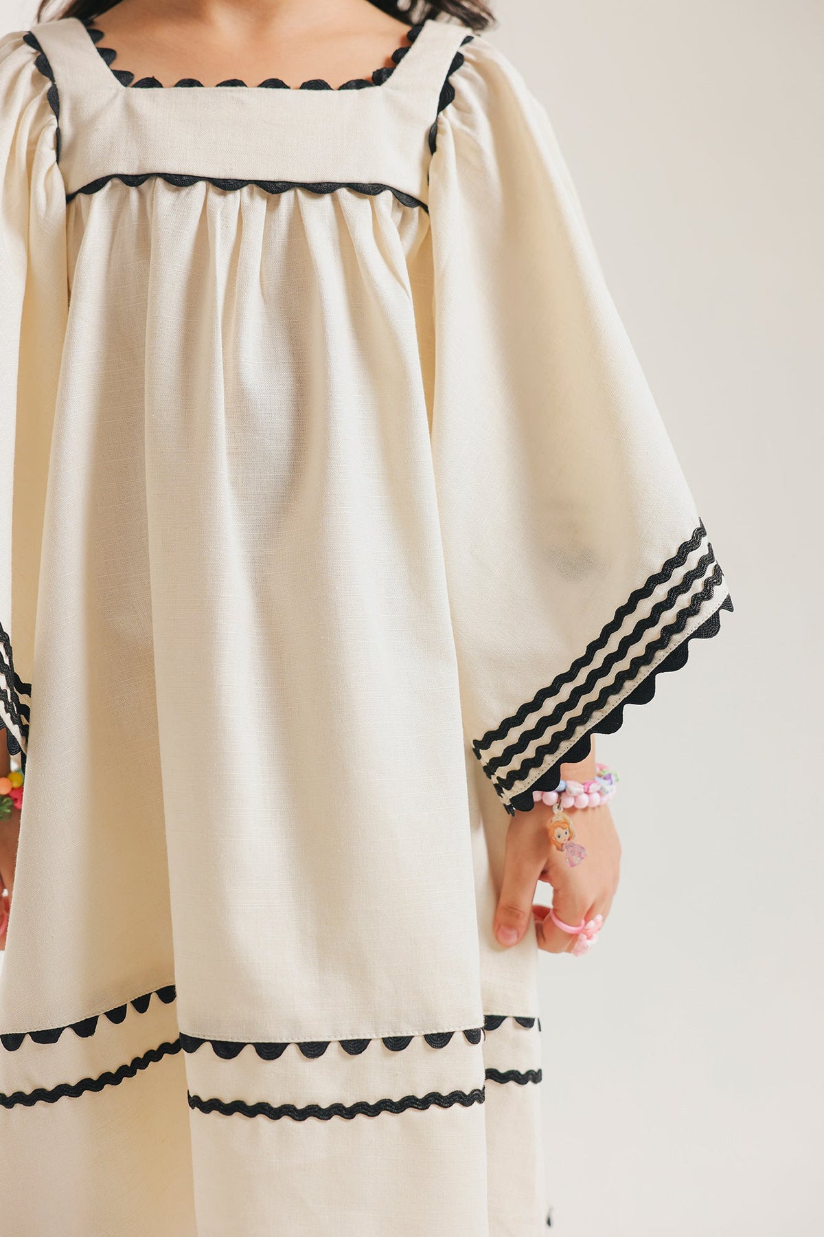 DRESS (E1952/301/002)
