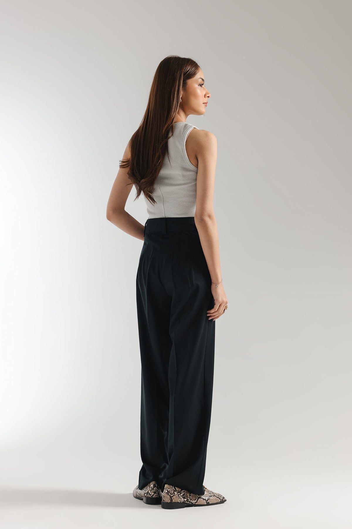 SLEEVELESS RIBBED TOP (E2121/108/910)