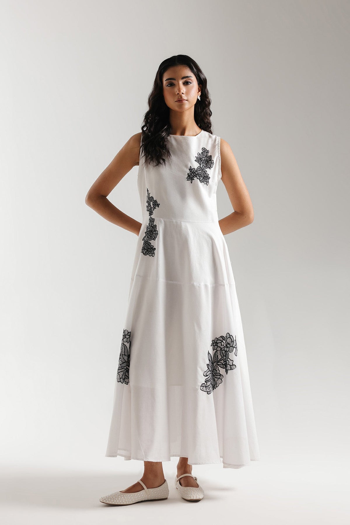 DRESS (E3070/108/001)