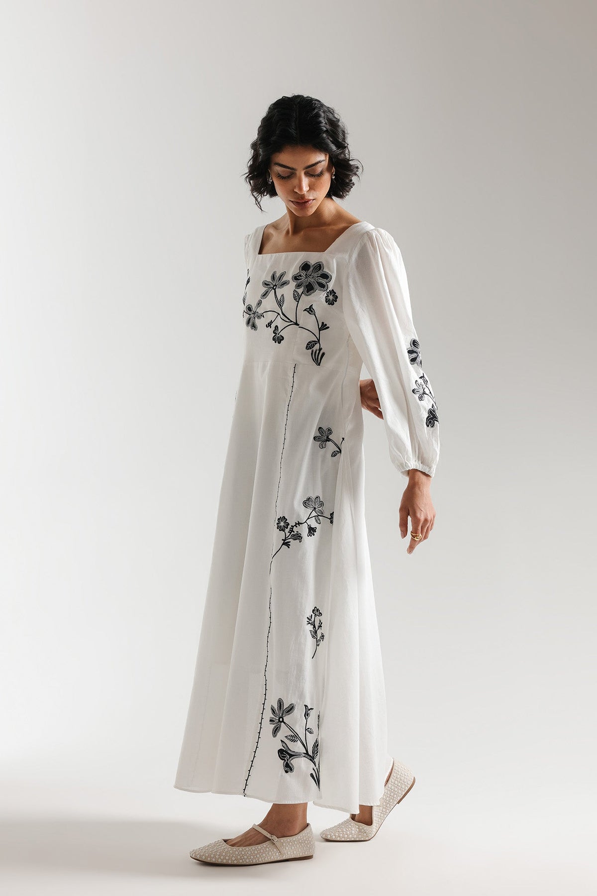 DRESS (E3071/108/001)