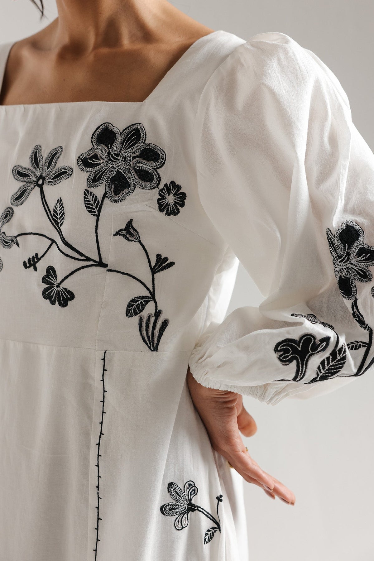 DRESS (E3071/108/001)
