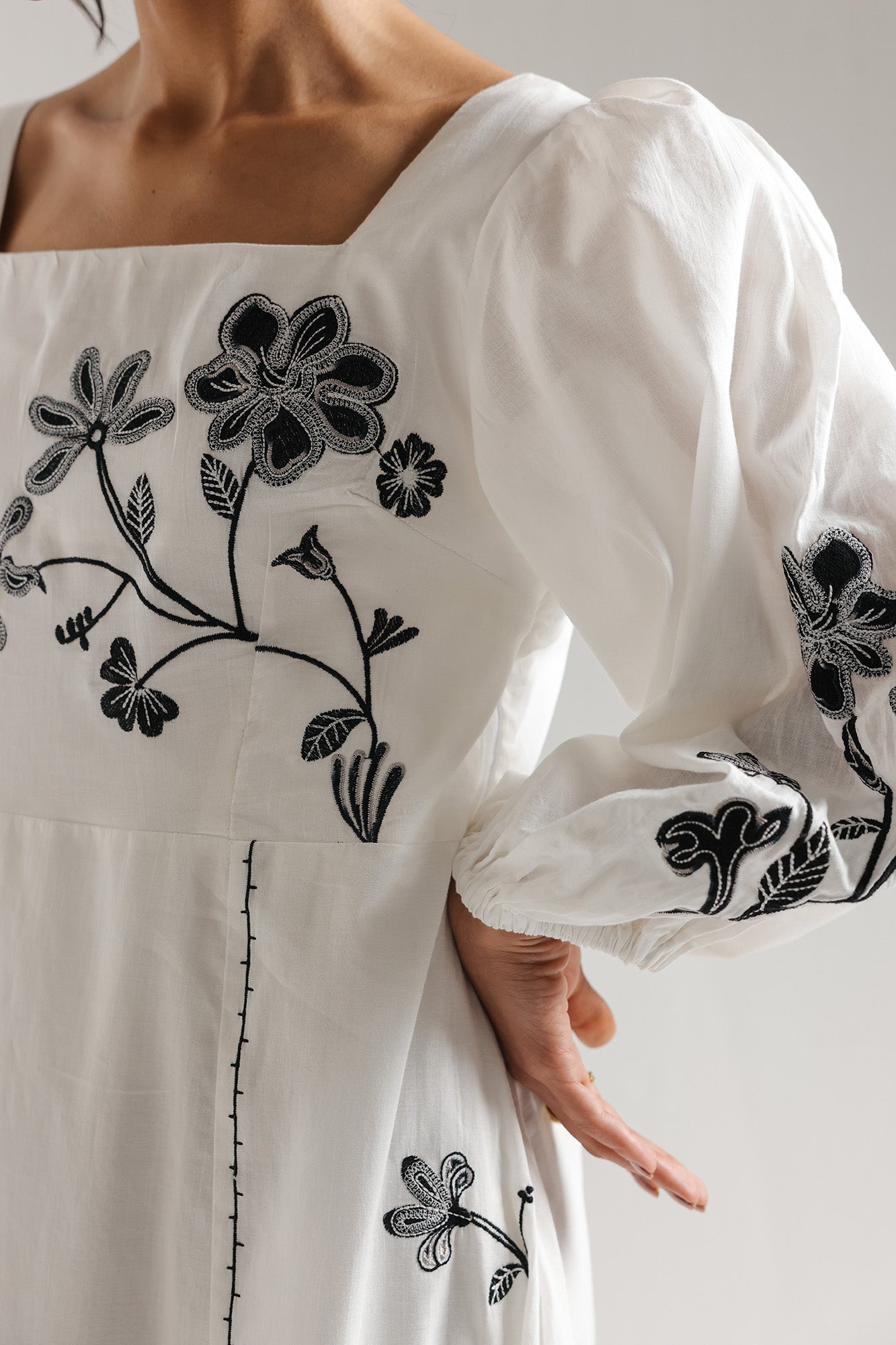 DRESS (E3071/108/001)