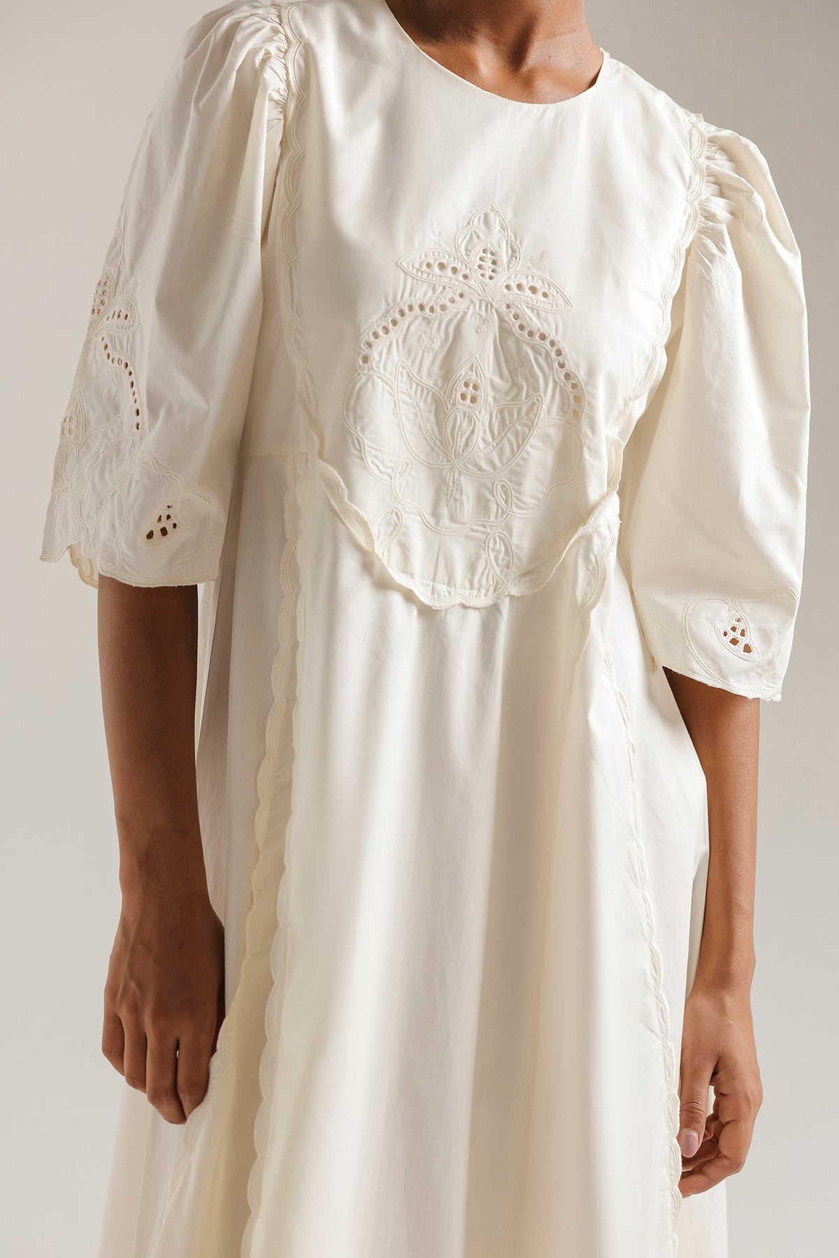 DRESS (E3355/108/005)