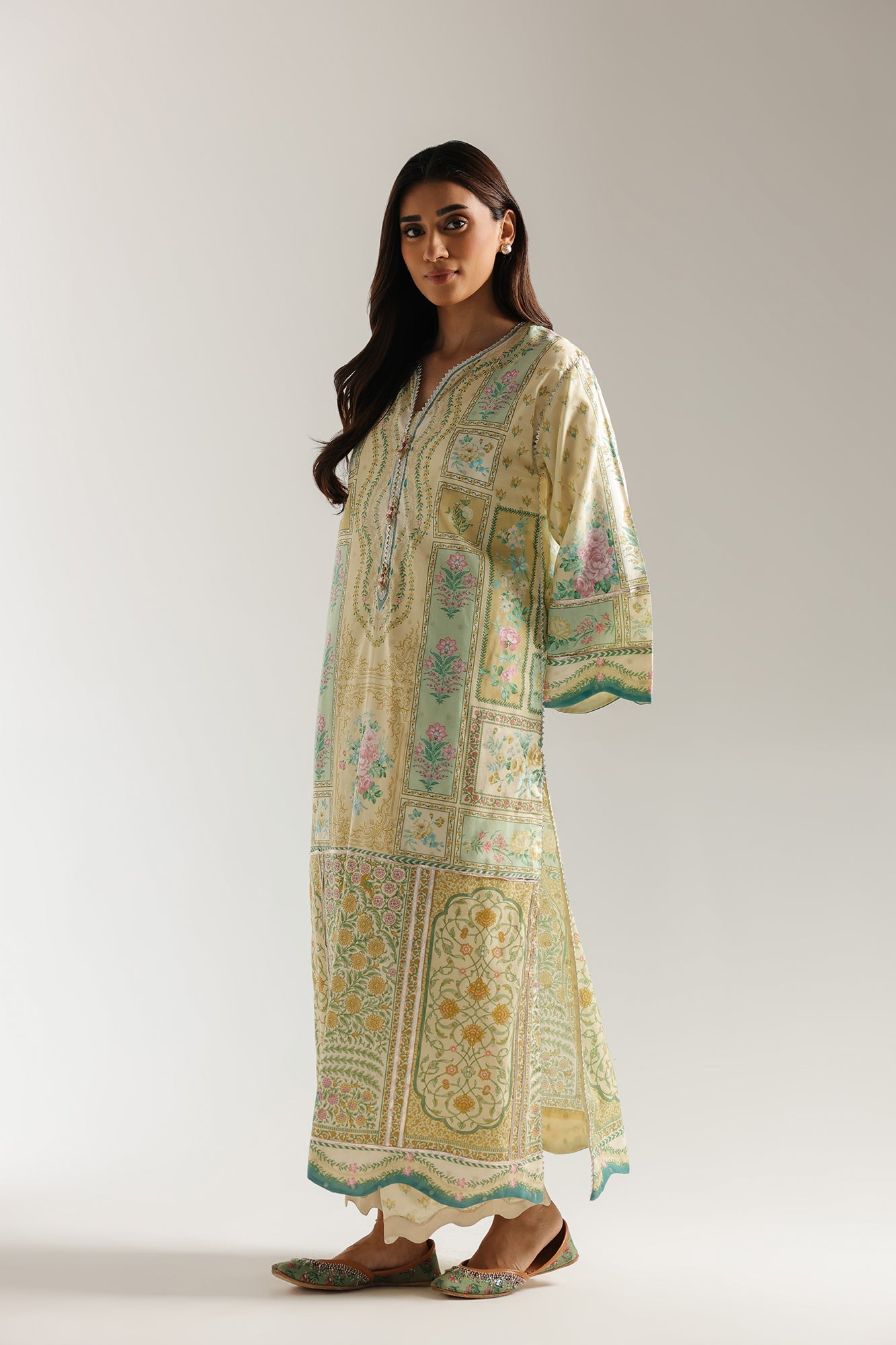 EMBROIDERED SUIT (E3419/103/125)