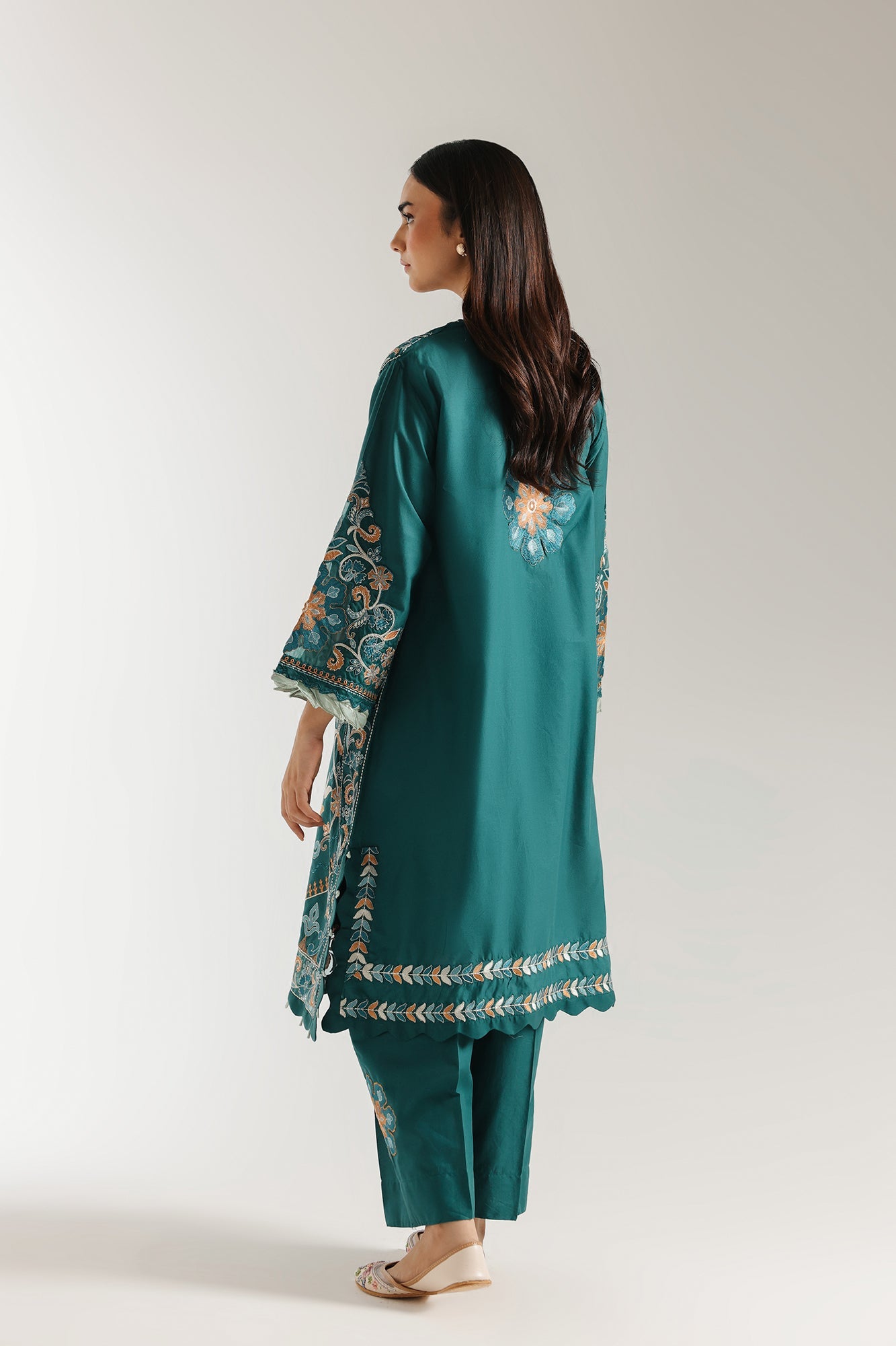 EMBROIDERED SUIT (E3458/103/711)
