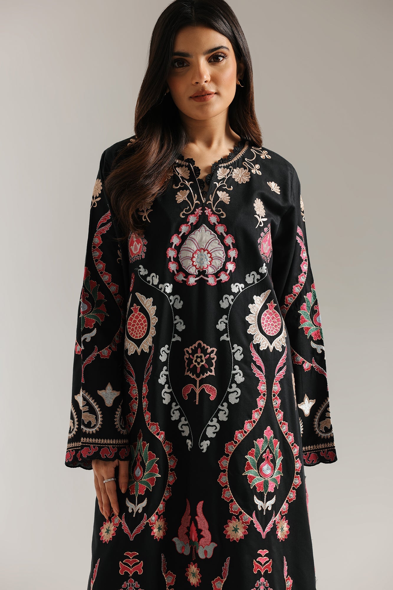 EMBROIDERED SUIT (E3497/103/902)